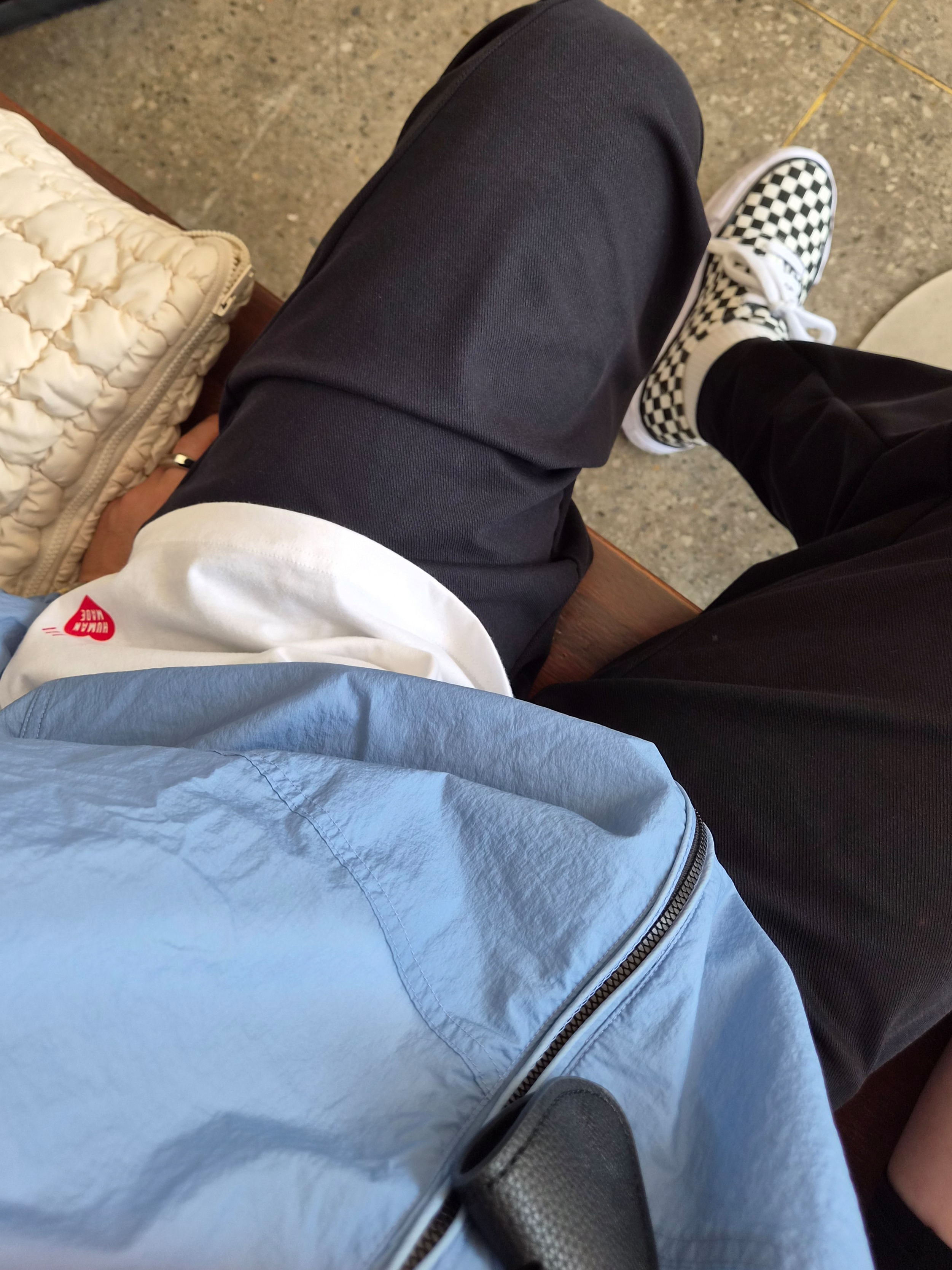 STU Round Cut Windbreaker Skyblue, Maison Mihara Yasuhiro Baker OG Sole Canvas Low Cut Sneakers Black White 착용 스타일 - 2