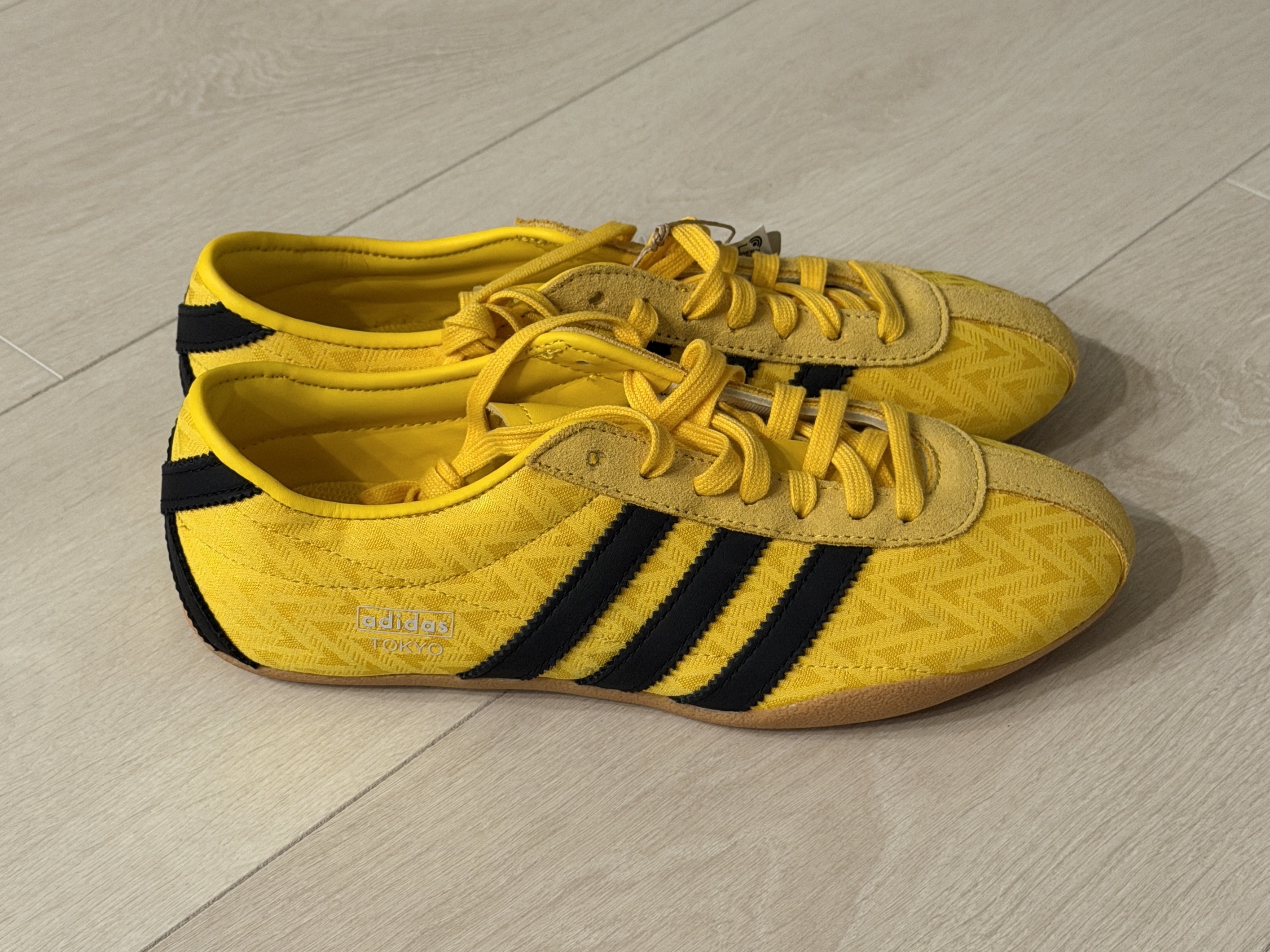(W) Adidas Tokyo Eqt Yellow Core Black 착용 스타일