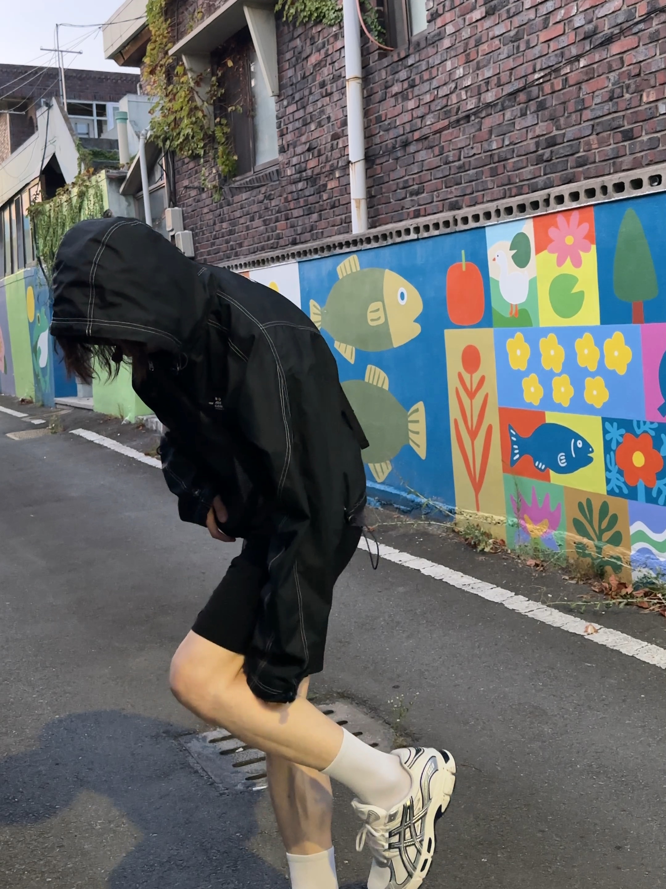 Converse x Ader Error Shapes Light Jacket Converse Black, Asics Gel-Stratus MC Cream Pure Silver 착용 스타일 - 4