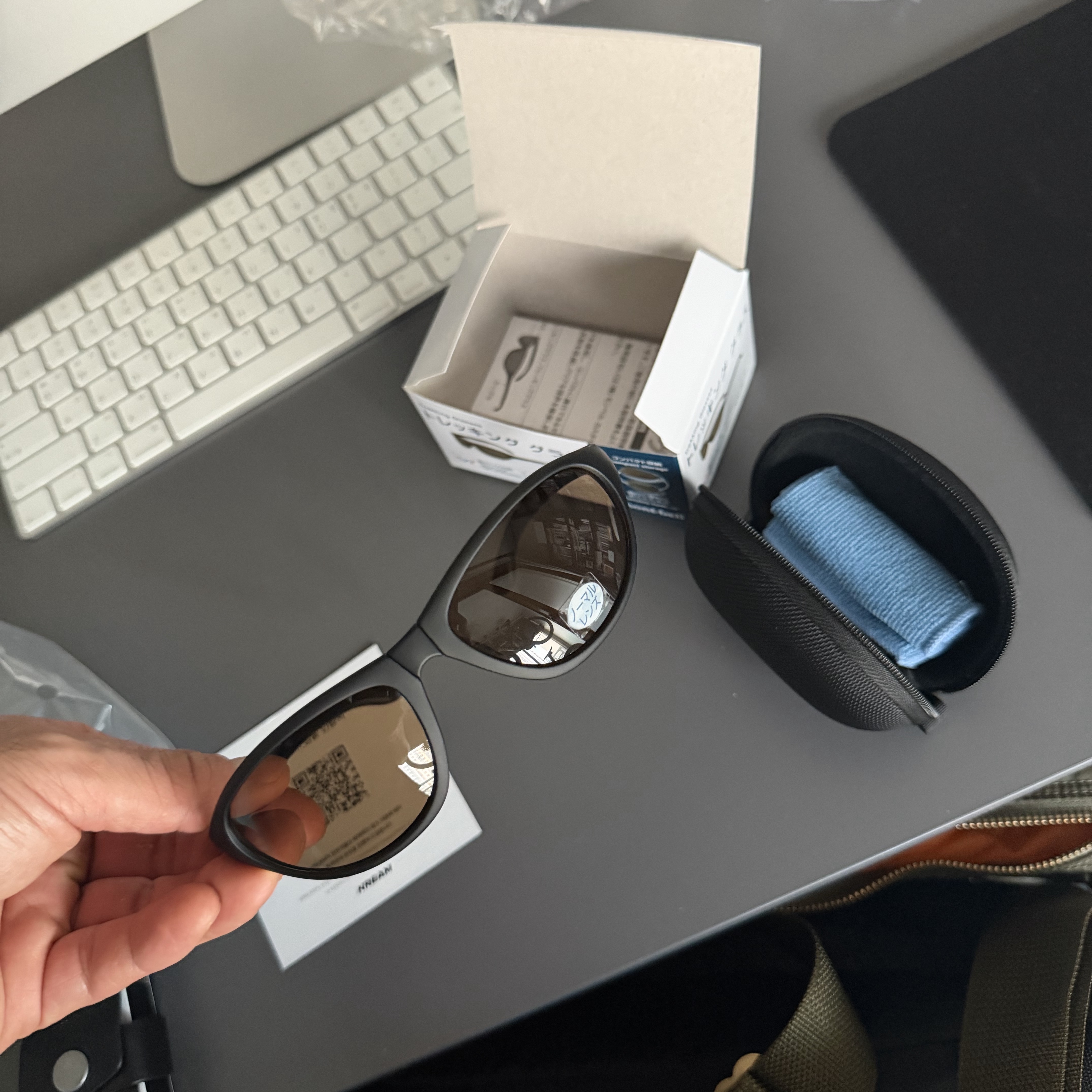 Montbell Trekking Glasses Black Brown 착용 스타일