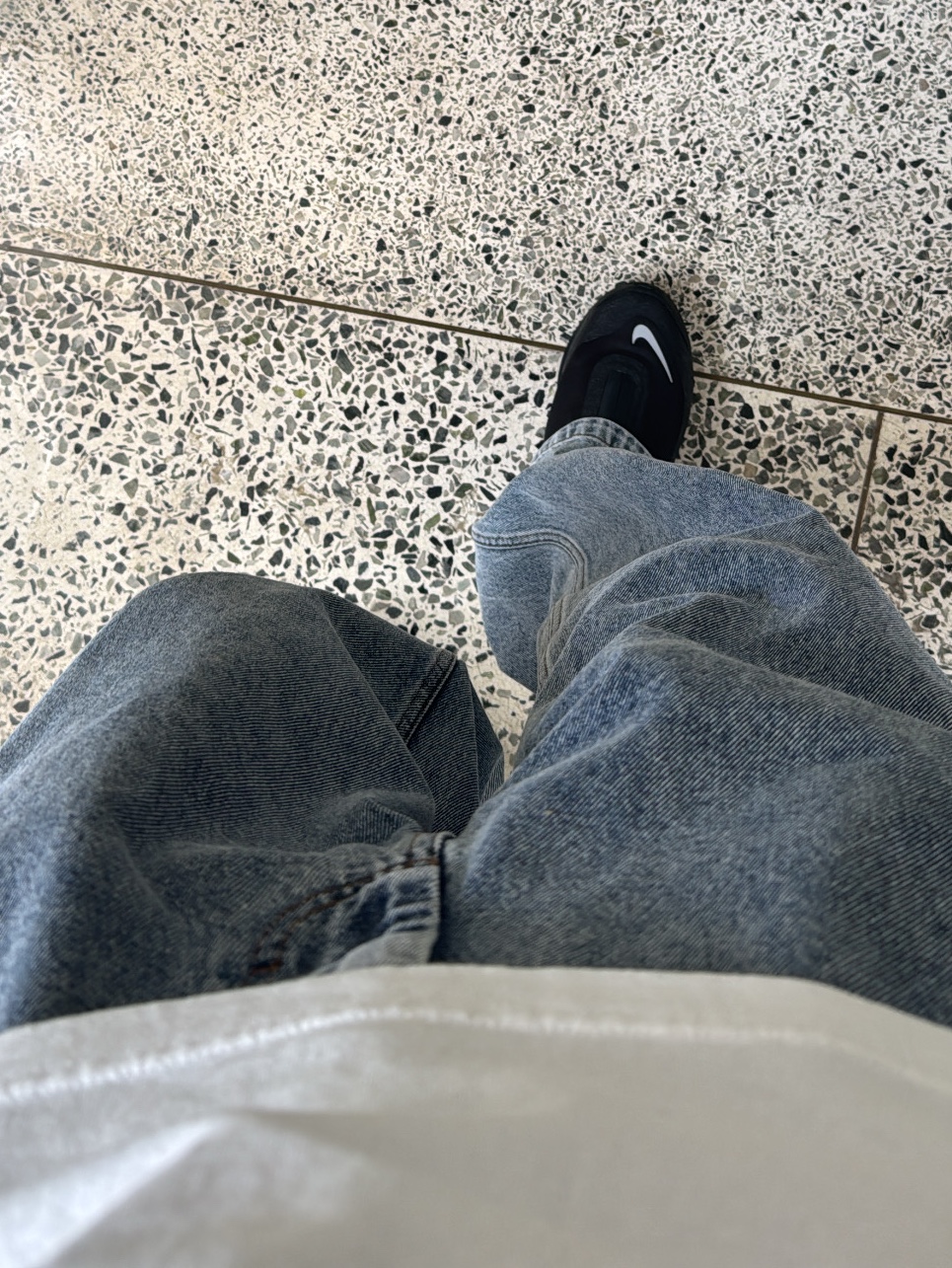 Nike Air Max Dn Roam Black Metallic Silver, Polar Skate Co. Big Boy Pants Heavy Washed Blue 착용 스타일