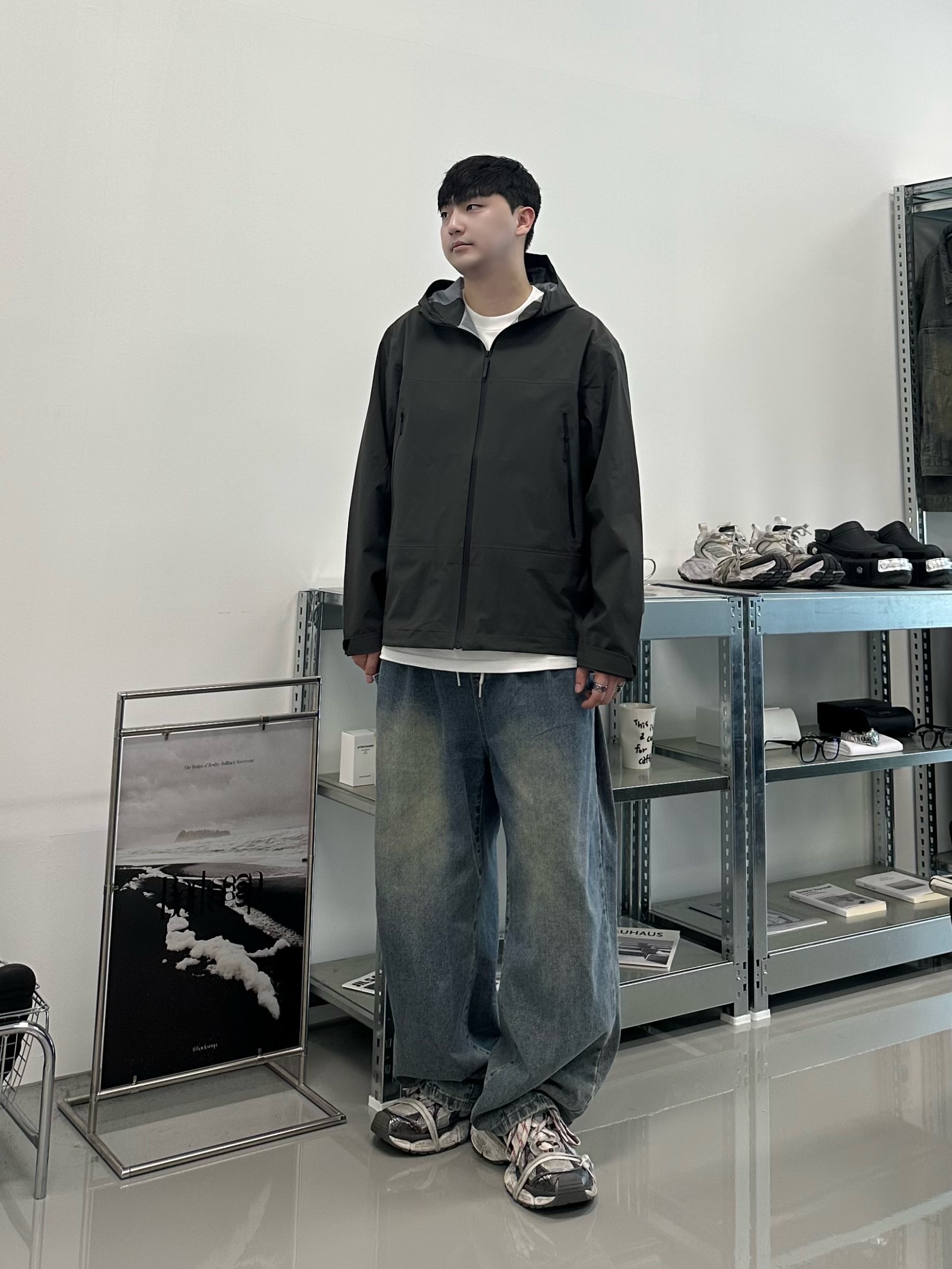 Balenciaga 3XL Sneakers Grey White Red 착용 스타일 - 1