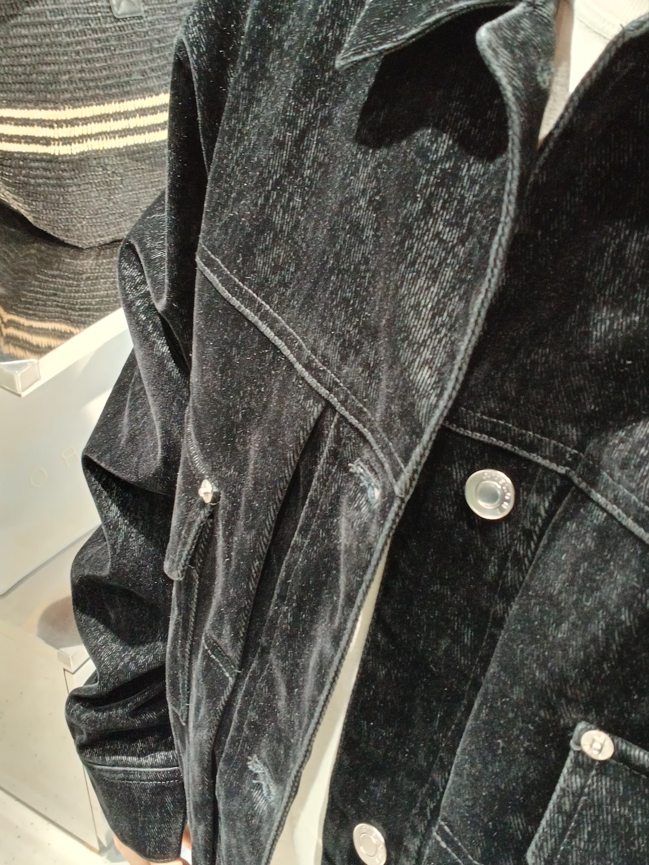 Iro Troyes Iro Logo Embroidery Washed Denim Ball Cap Blue, Iro Essential Cotton Logo Ball Cap Black 착용 스타일 - 4