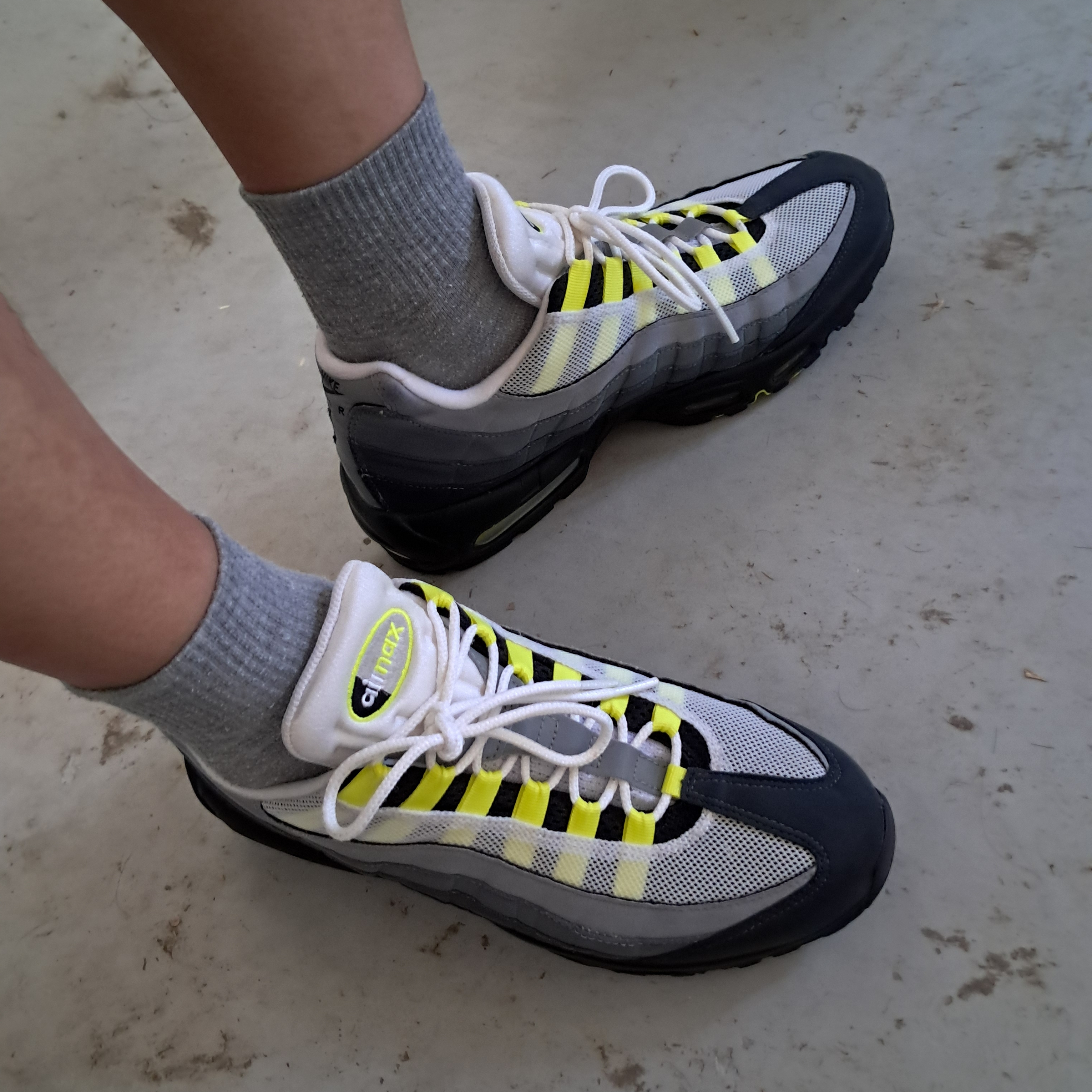 Nike Air Max 95 OG Neon Yellow 2020 착용 스타일 - 2