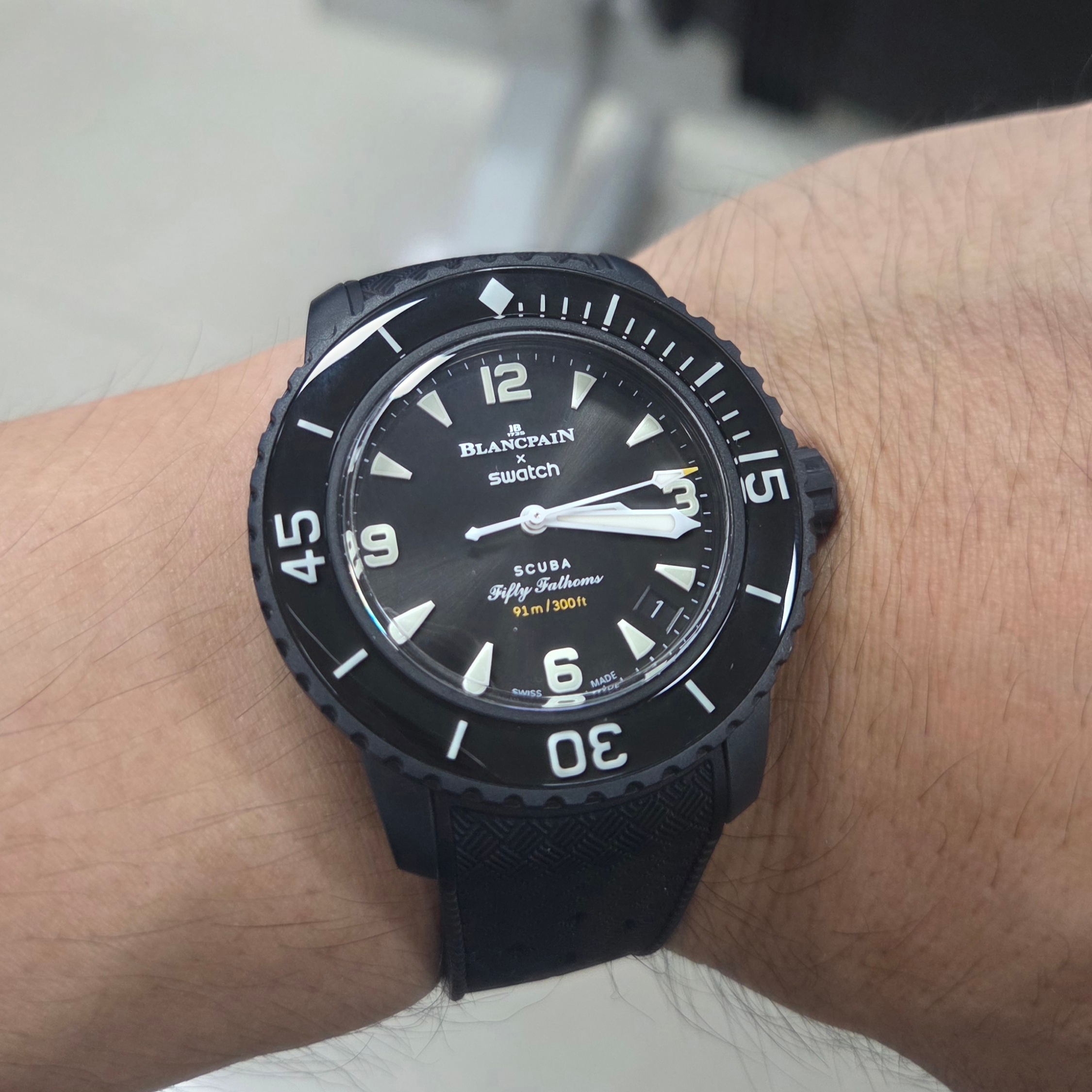 Swatch x Blancpain Bioceramic Ocean of Storms 착용 스타일