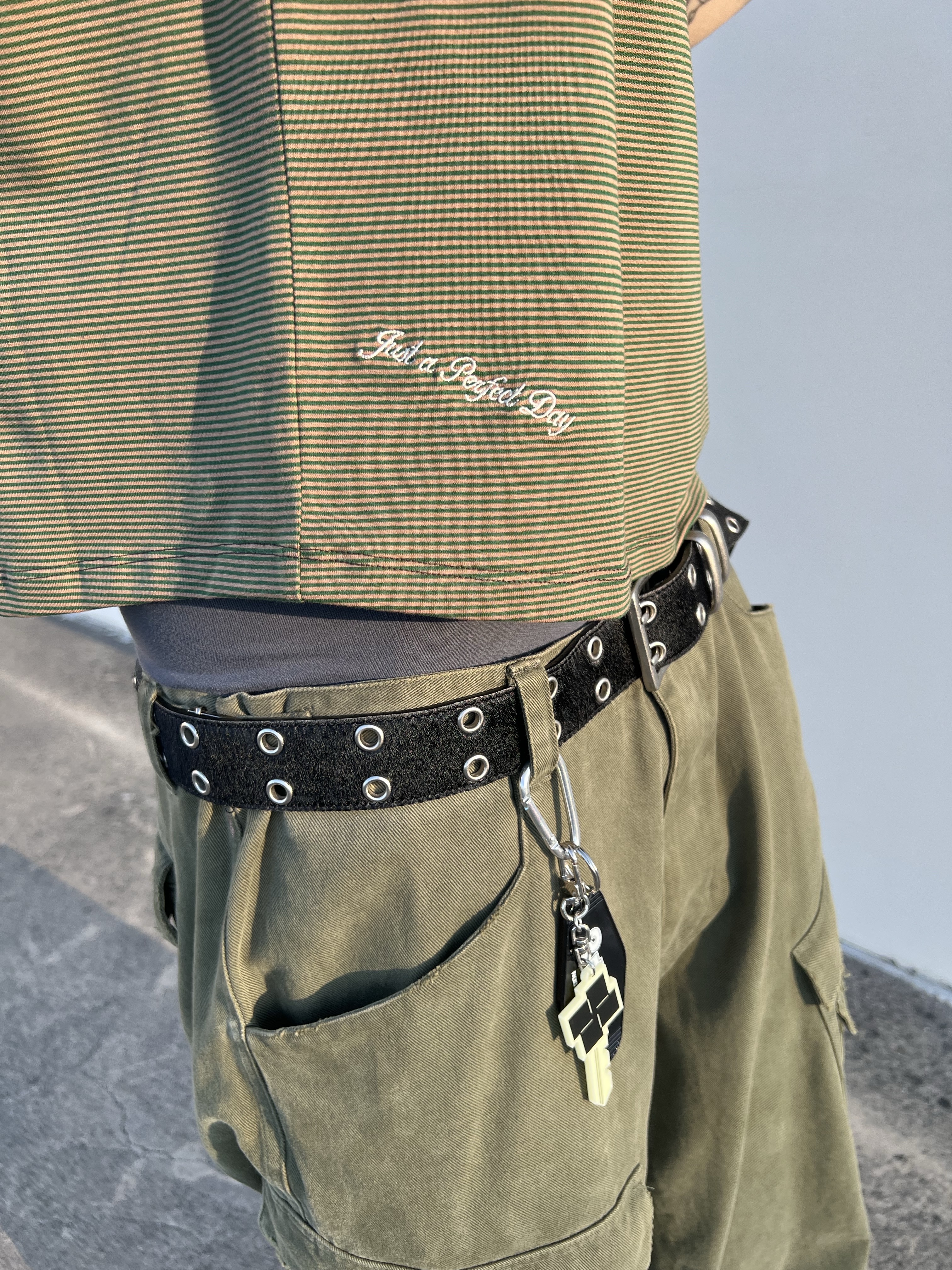 Kamien x MJD Double Hole Belt Black Shearling Calfskin, Nonnod Double Pocket Cargo Pants Vintage Khaki 착용 스타일 - 2