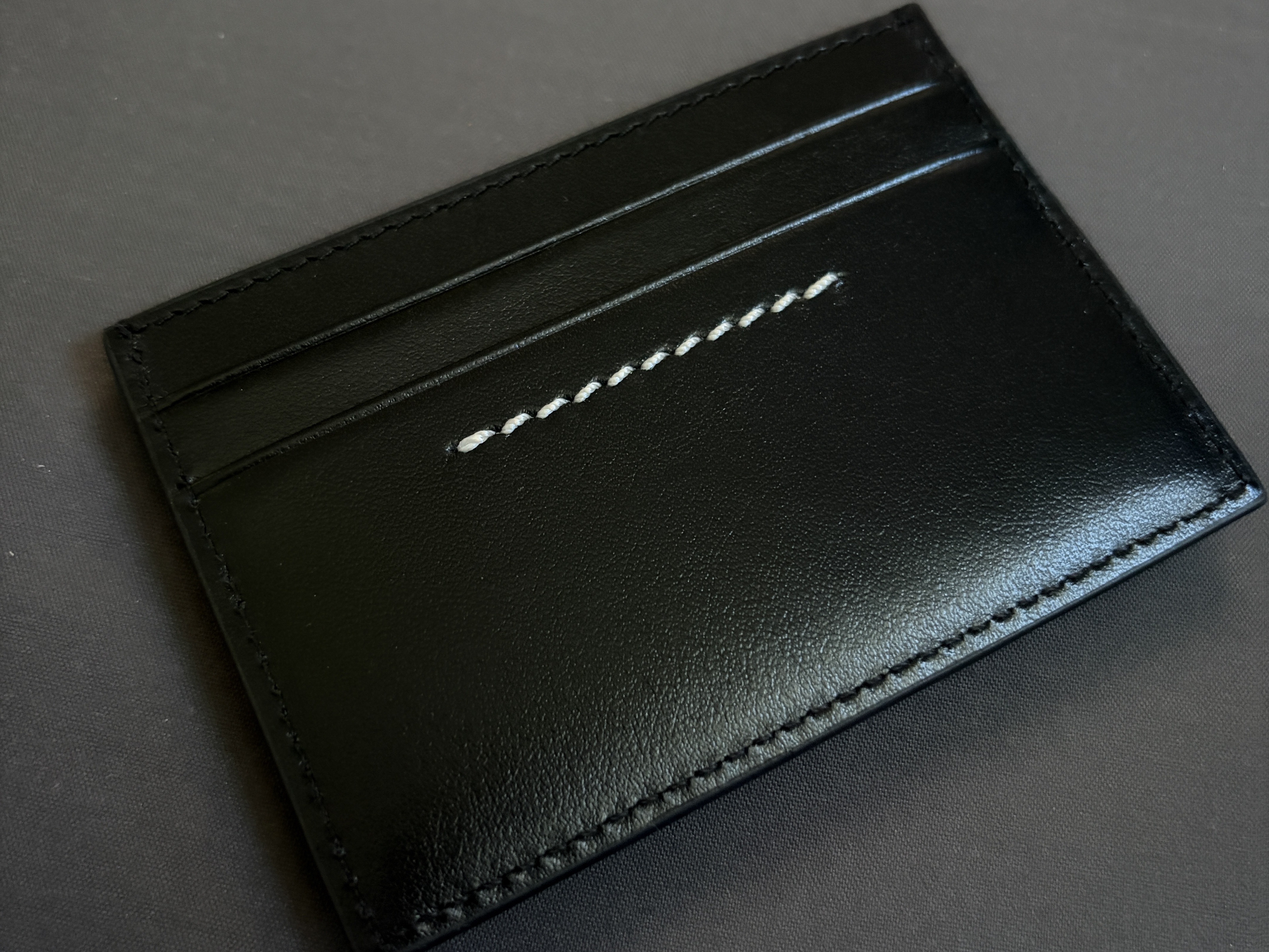 MM6 Maison Margiela Leather Card Holder Black 착용 스타일 - 2