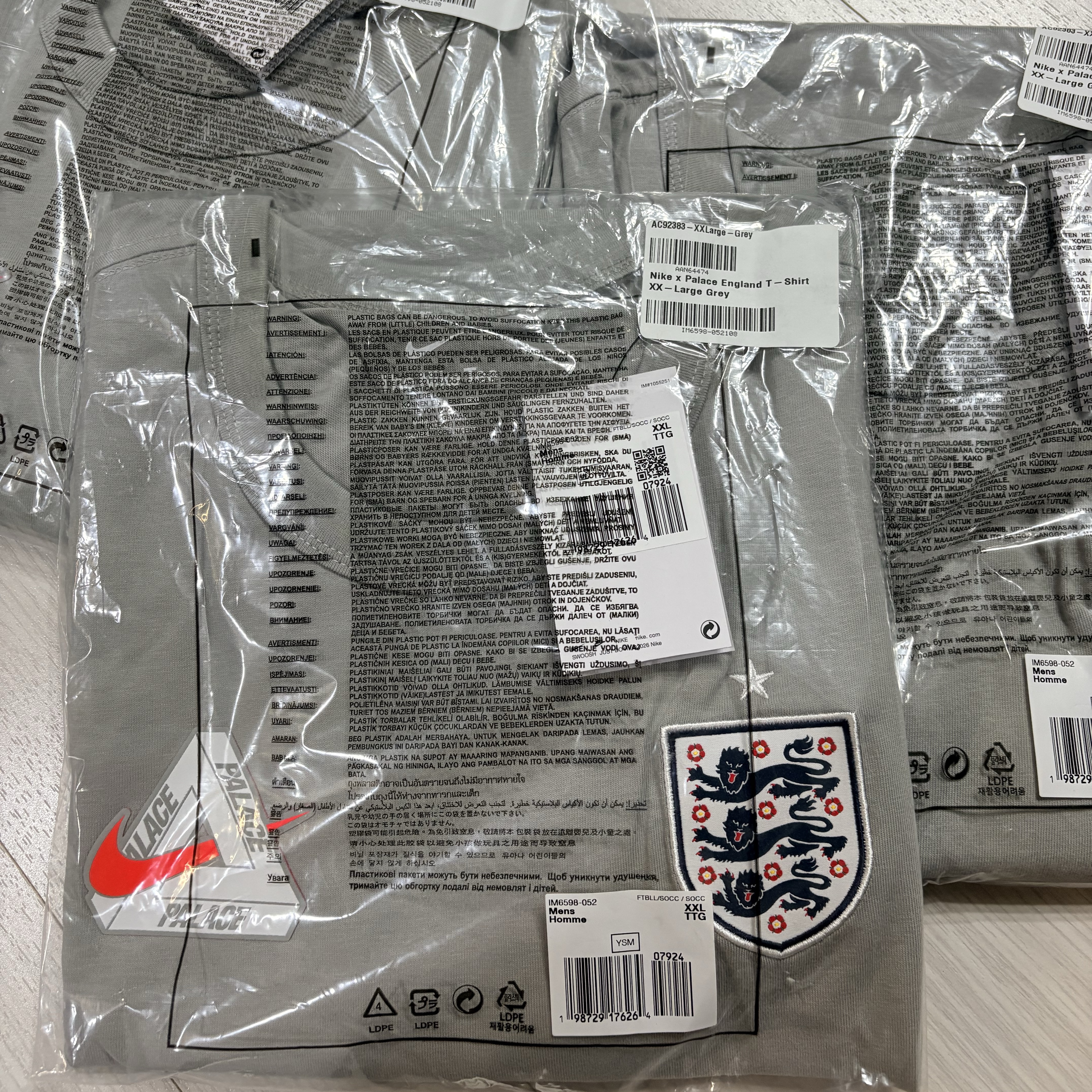 Palace x Nike England T-Shirt Pewter Grey 착용 스타일