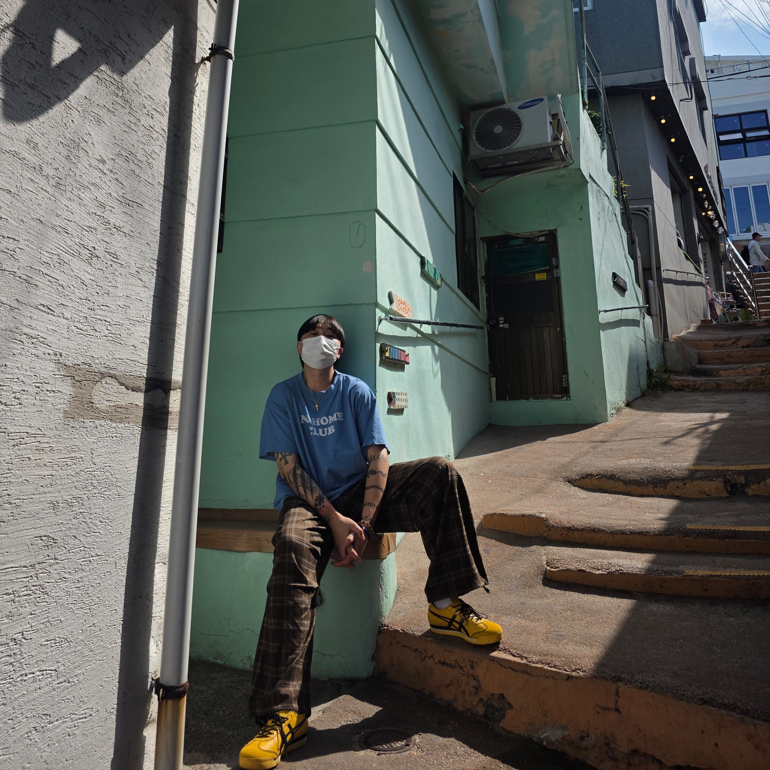 Hommless No Home Club VTG Tee Skyblue, Onitsuka Tiger Mexico 66 SD PF Yellow Black 착용 스타일 - 4