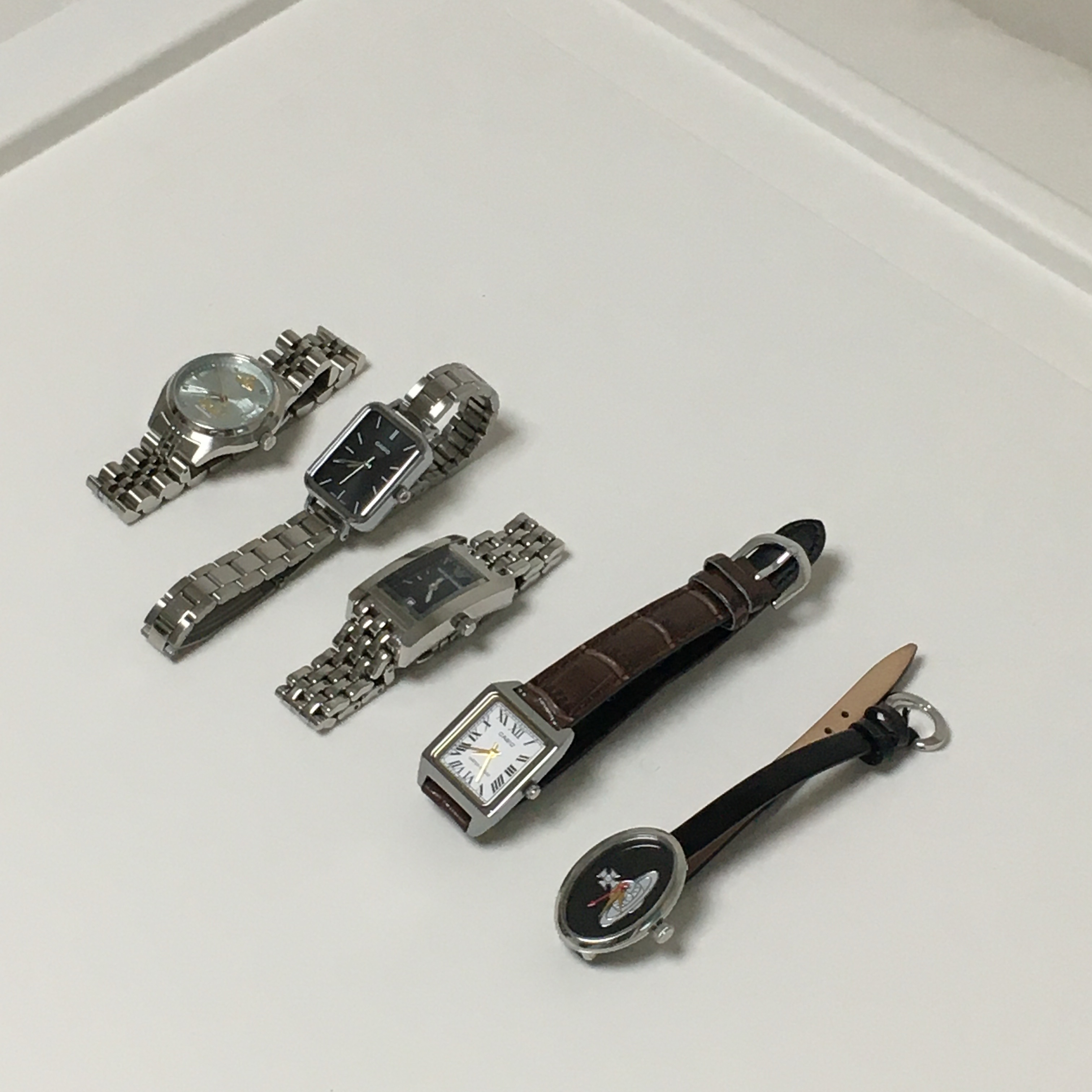 Casio LTP-V007L-7B2, Vivienne Westwood Medal VV019BK 착용 스타일 - 1
