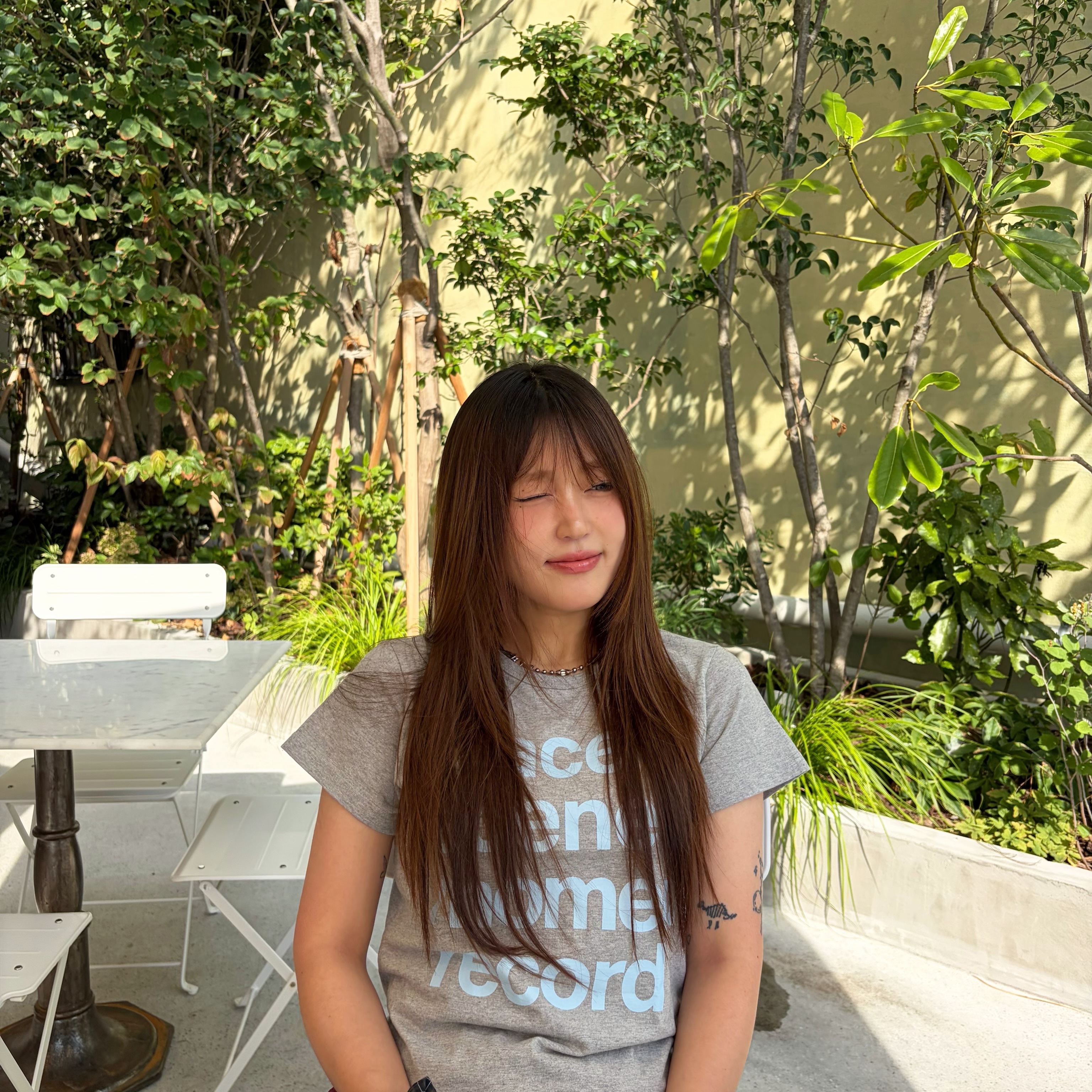 SLOW RECORD HOUSE Archive Typo T-Shirt Grey 착용 스타일 - 5