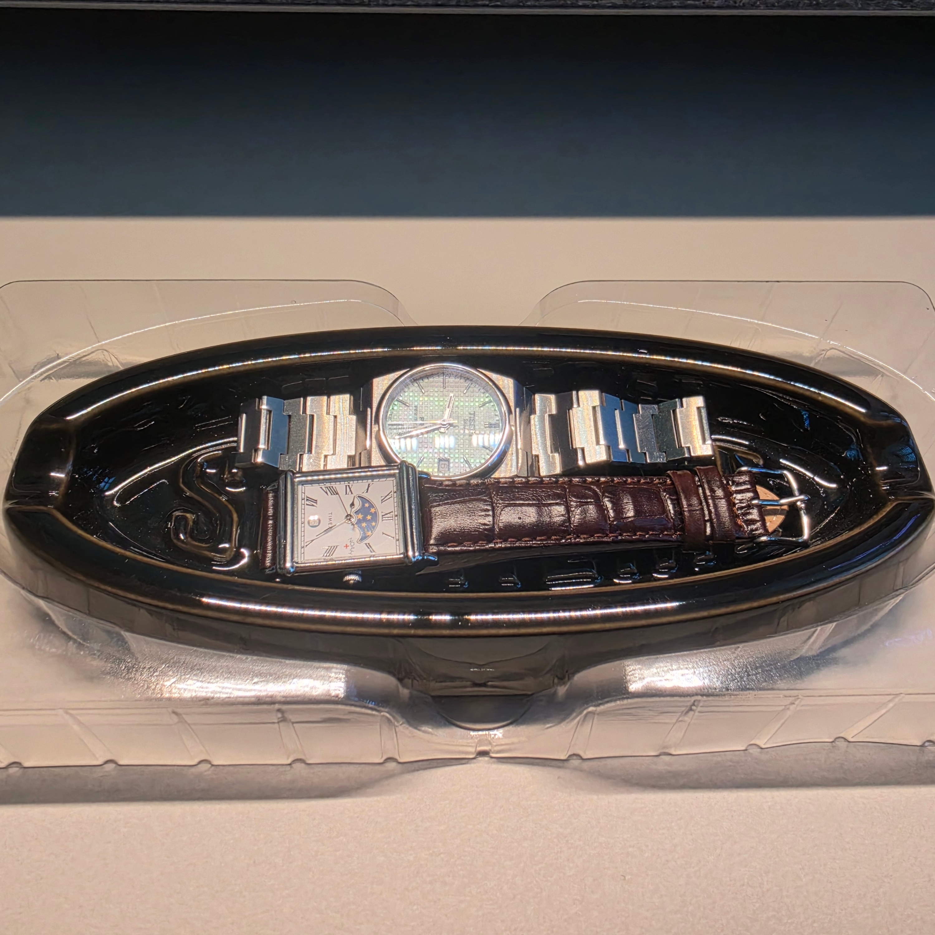 Timex x Noah Moon 37mm Phase Watch Brown Steel, Tissot PRX Powermatic 80 35mm Steel Mother of Pearl 착용 스타일