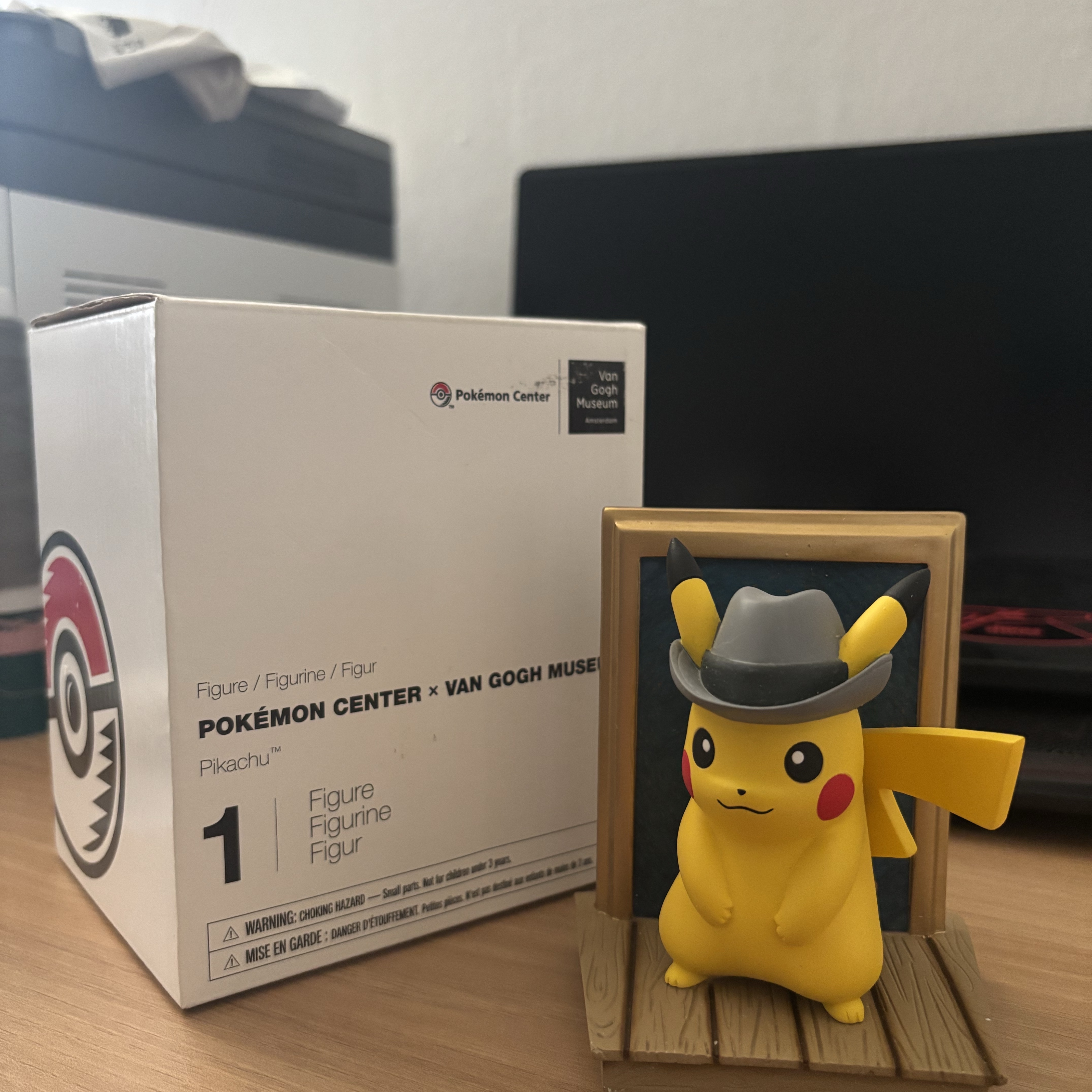 Pokemon Center x Van Gogh Museum Pikachu Inspired by Self-Portrait with Grey Felt Hat Figure 착용 스타일