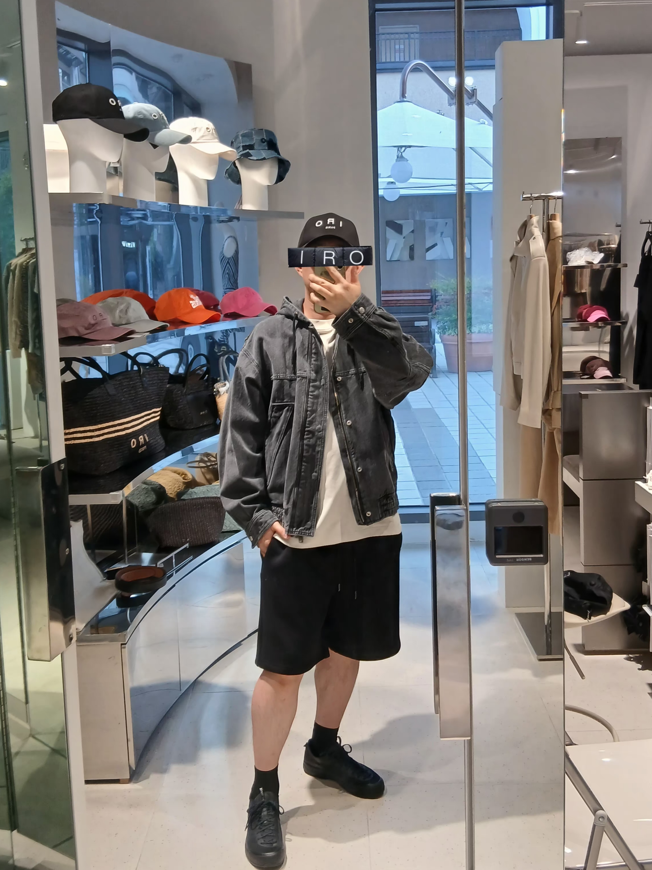 Iro Troyes Iro Logo Embroidery Washed Denim Ball Cap Blue, Iro Essential Cotton Logo Ball Cap Black 착용 스타일 - 1