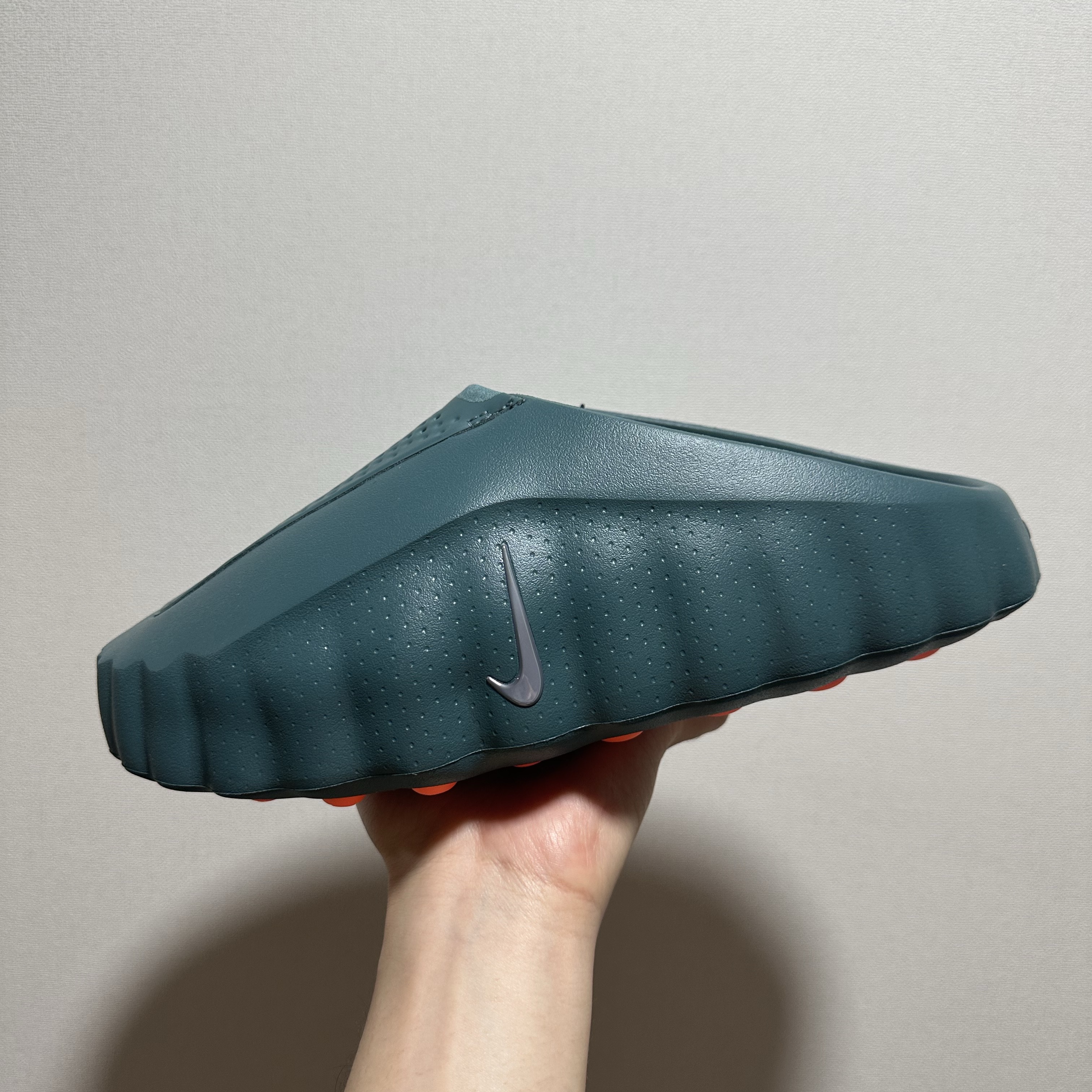 Nike Mind 001 Mineral Slate Metallic Platinum 착용 스타일