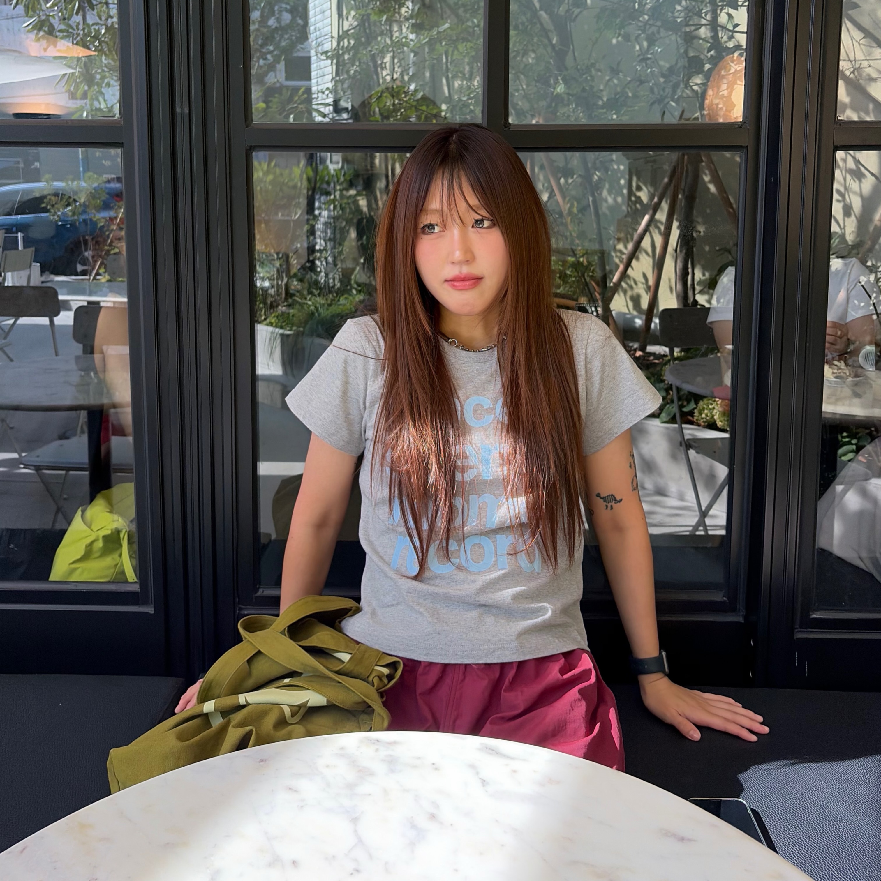 SLOW RECORD HOUSE Archive Typo T-Shirt Grey 착용 스타일 - 4
