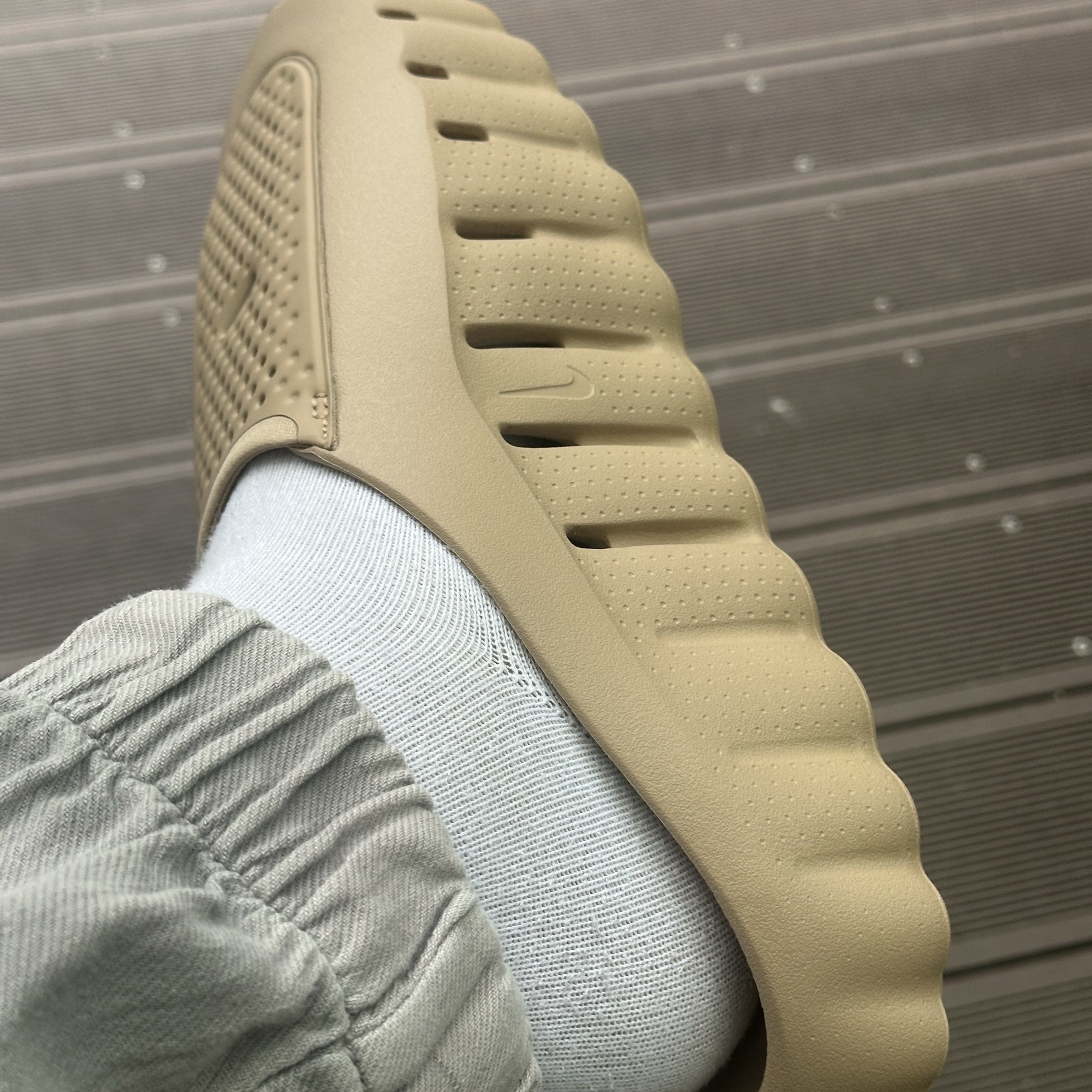 Nike Mind 001 Hemp Pale Ivory 착용 스타일 - 2