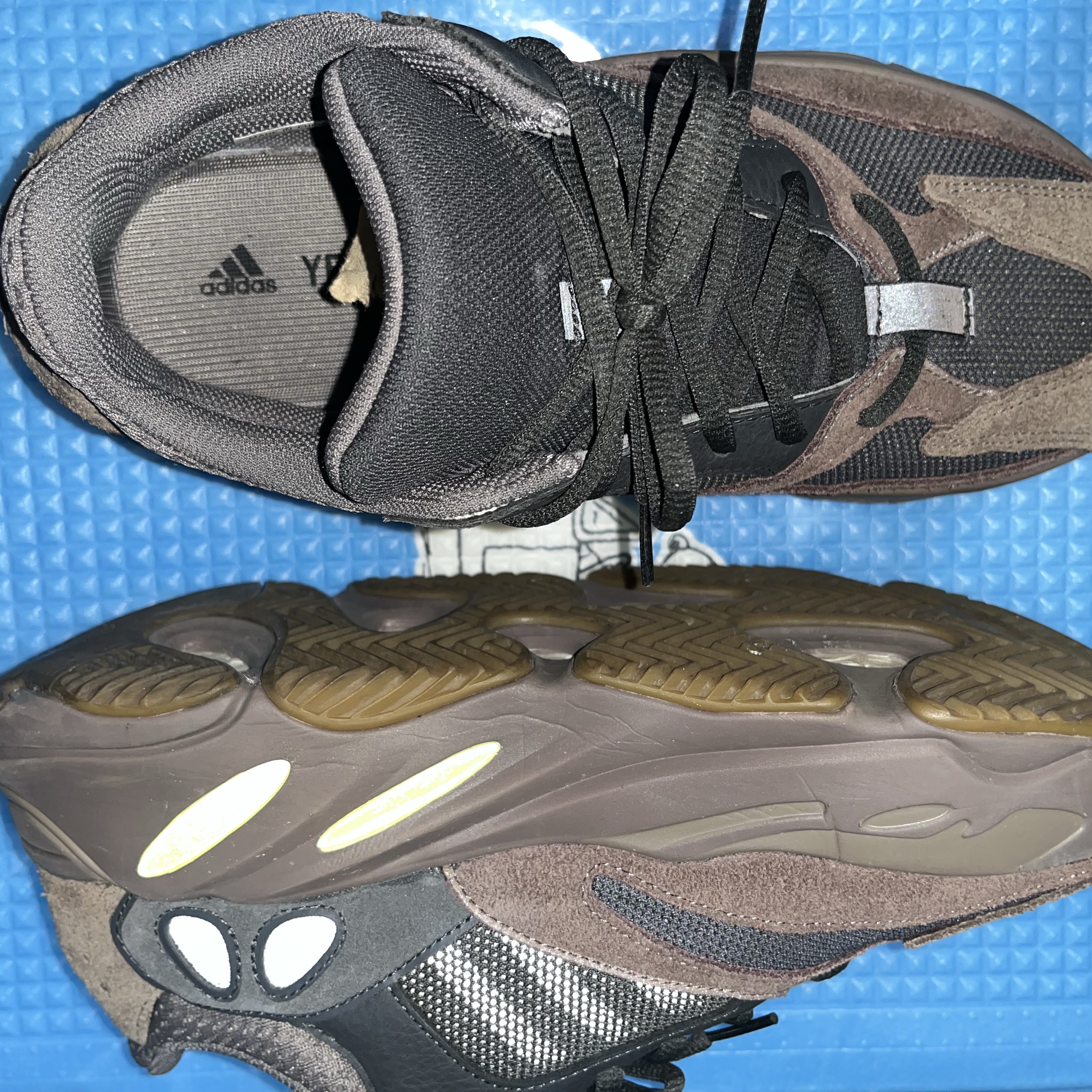 Adidas Yeezy Boost 700 Mauve 착용 스타일