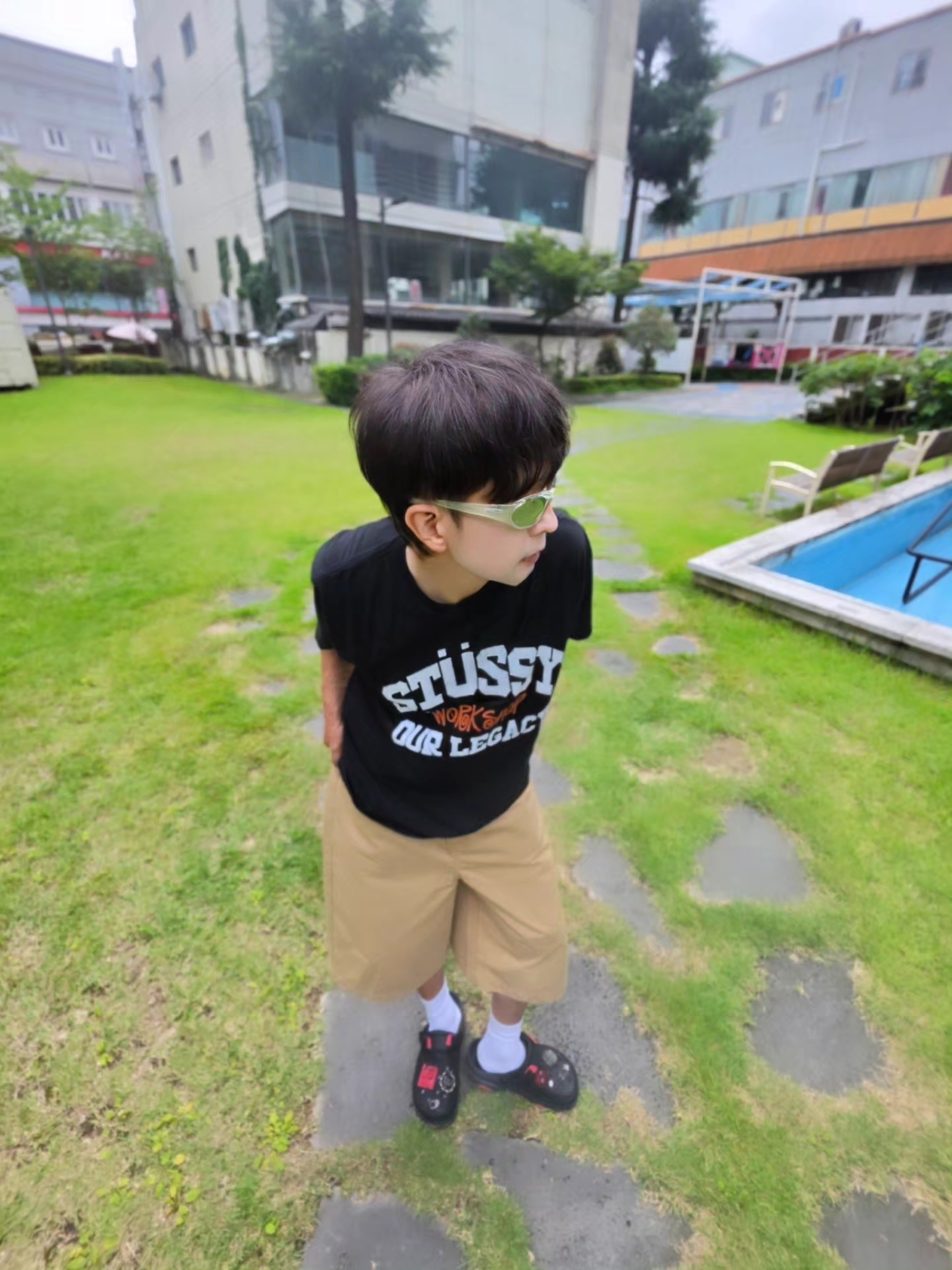 Stussy x Our Legacy Work Shop Pigment Dyed Collegiate T-Shirt Black, Crocs x Staple Classic All Terrain Clog Black 착용 스타일 - 4