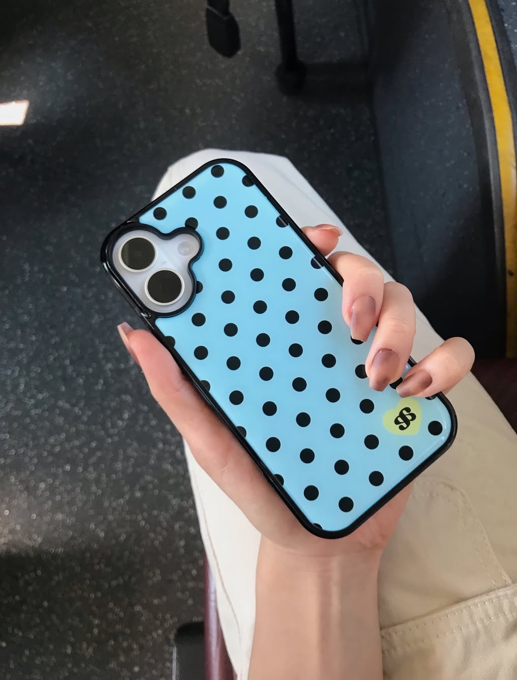 earpearp Baby Blue Dot Epoxy Bumper Case 착용 스타일 - 5