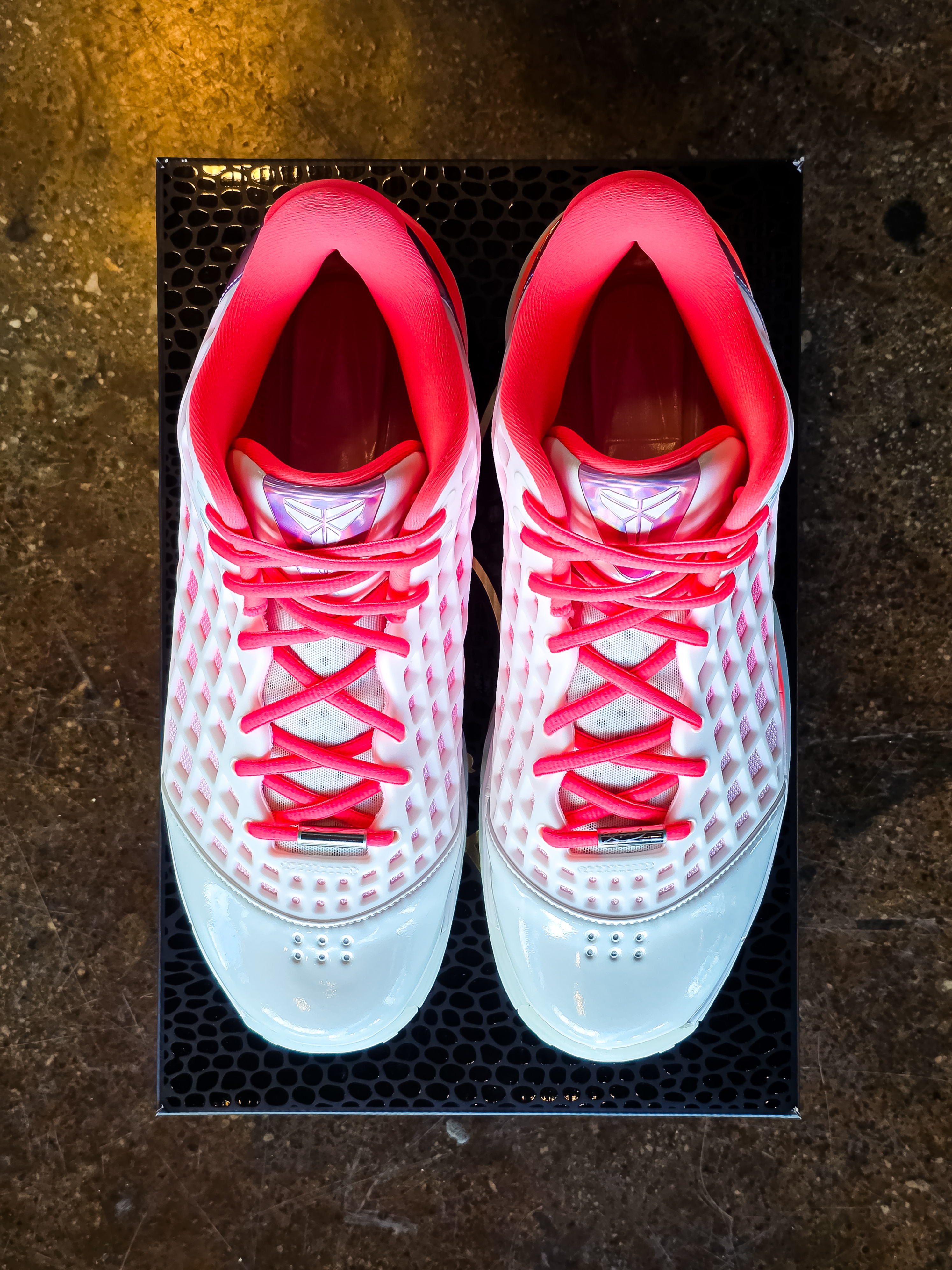 Nike Kobe 3 Low Protro Sail and Hot Punch 착용 스타일 - 4
