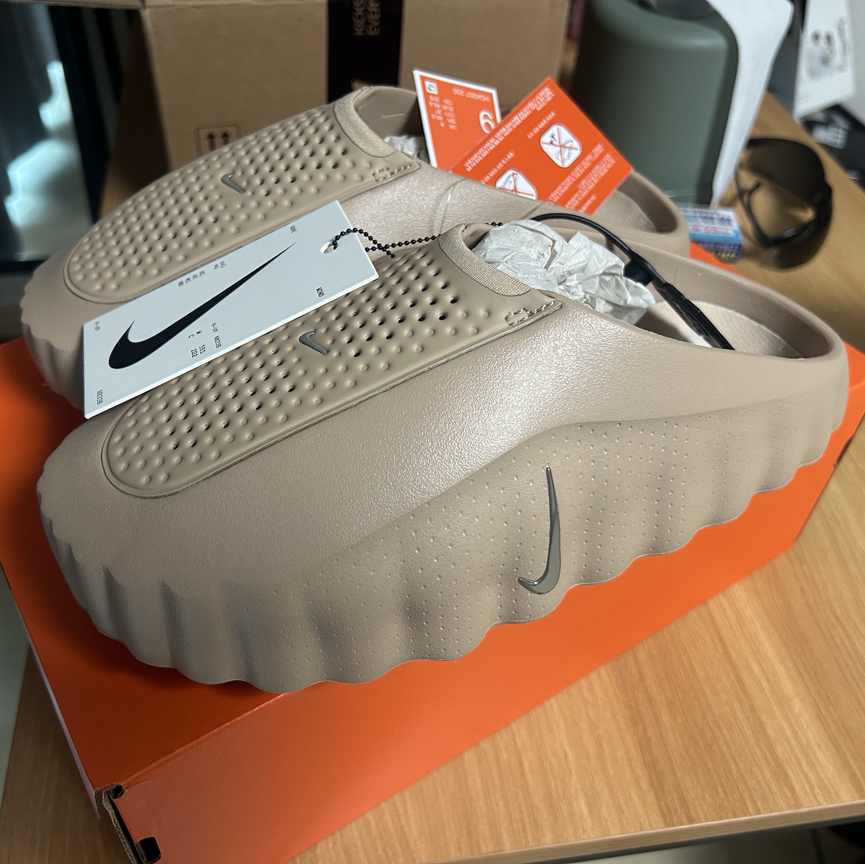 Nike Mind 001 Hemp Pale Ivory 착용 스타일