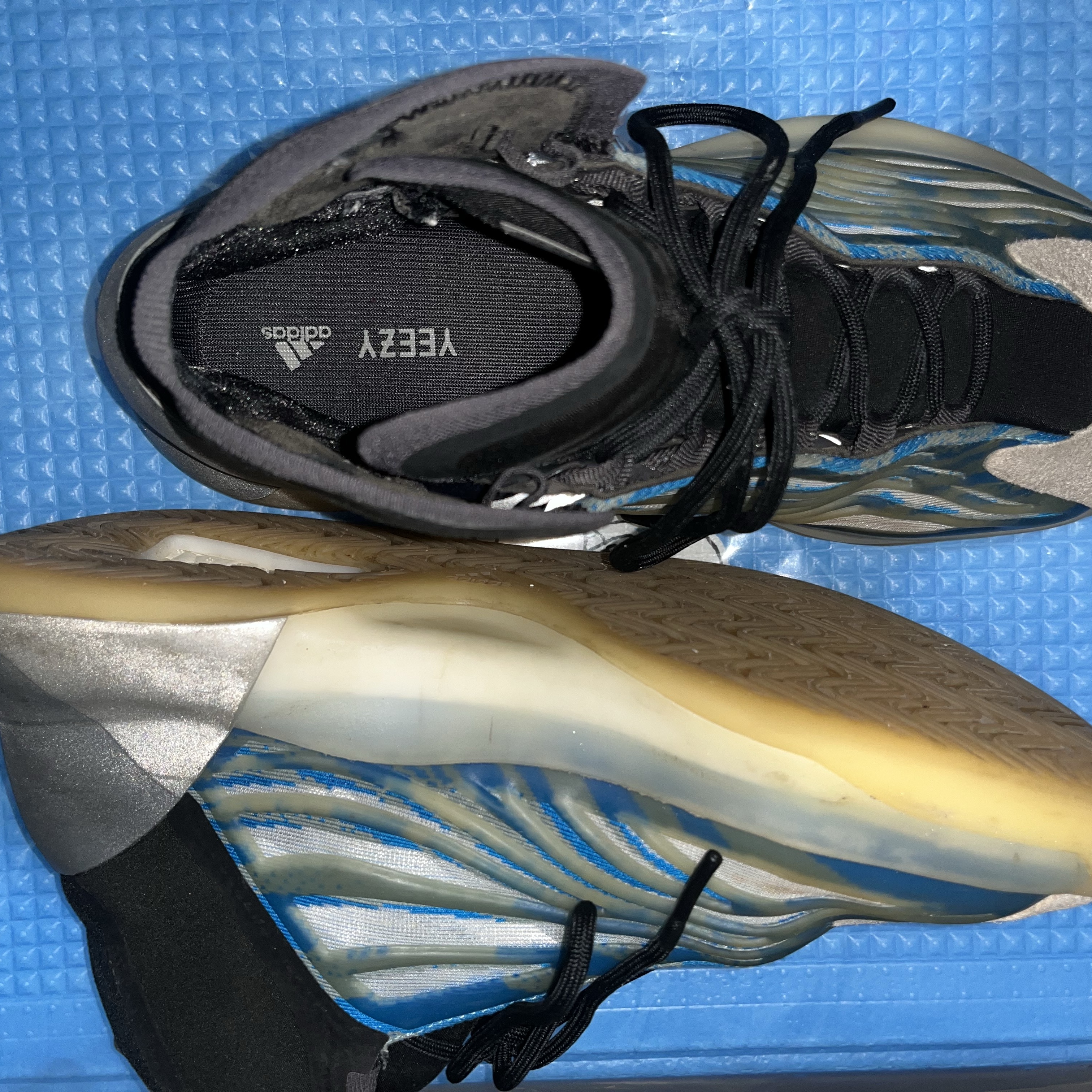 Adidas Yeezy QNTM BSKTBL Frozen Blue 착용 스타일