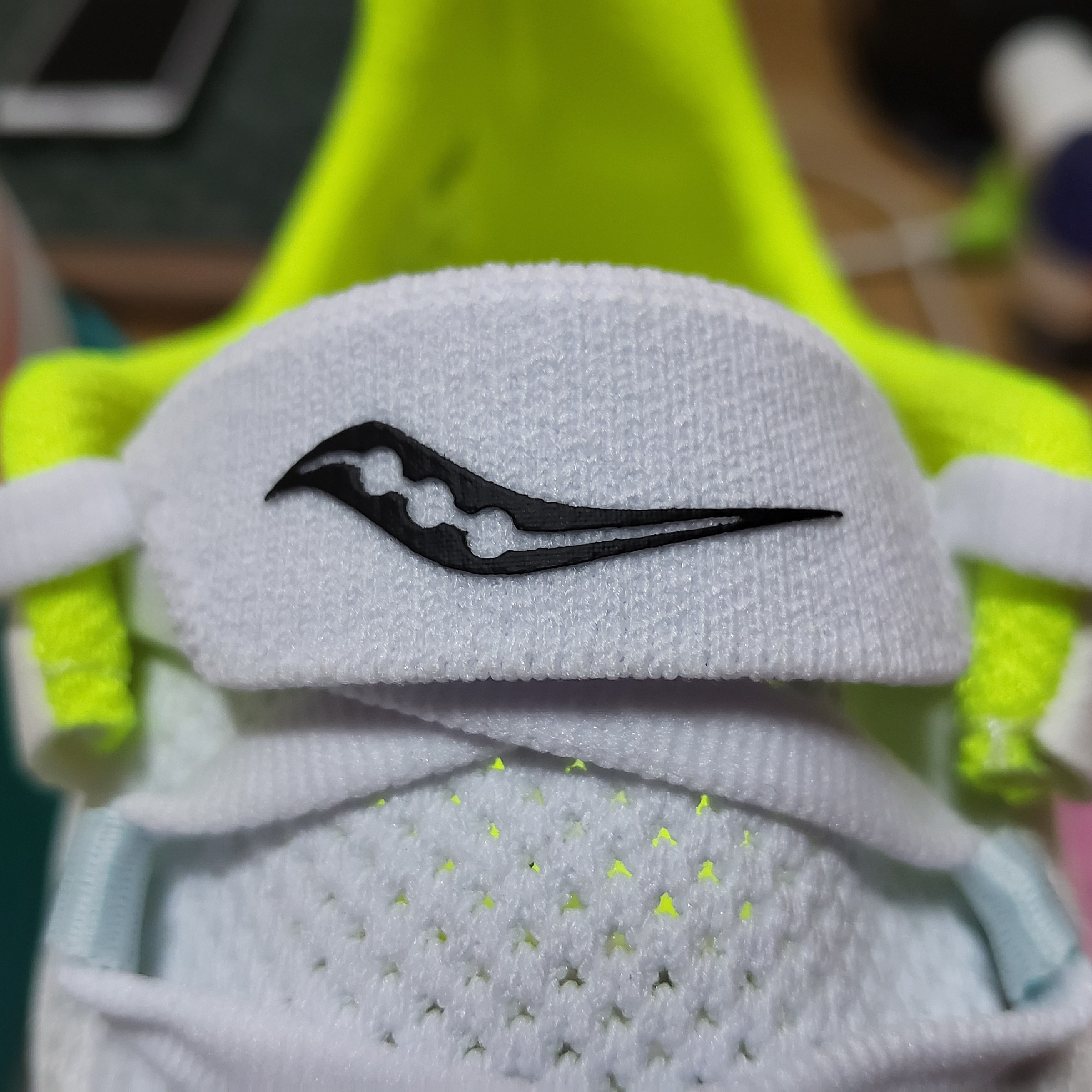 Saucony Endorphin Pro 4 White Mutant 착용 스타일 - 4