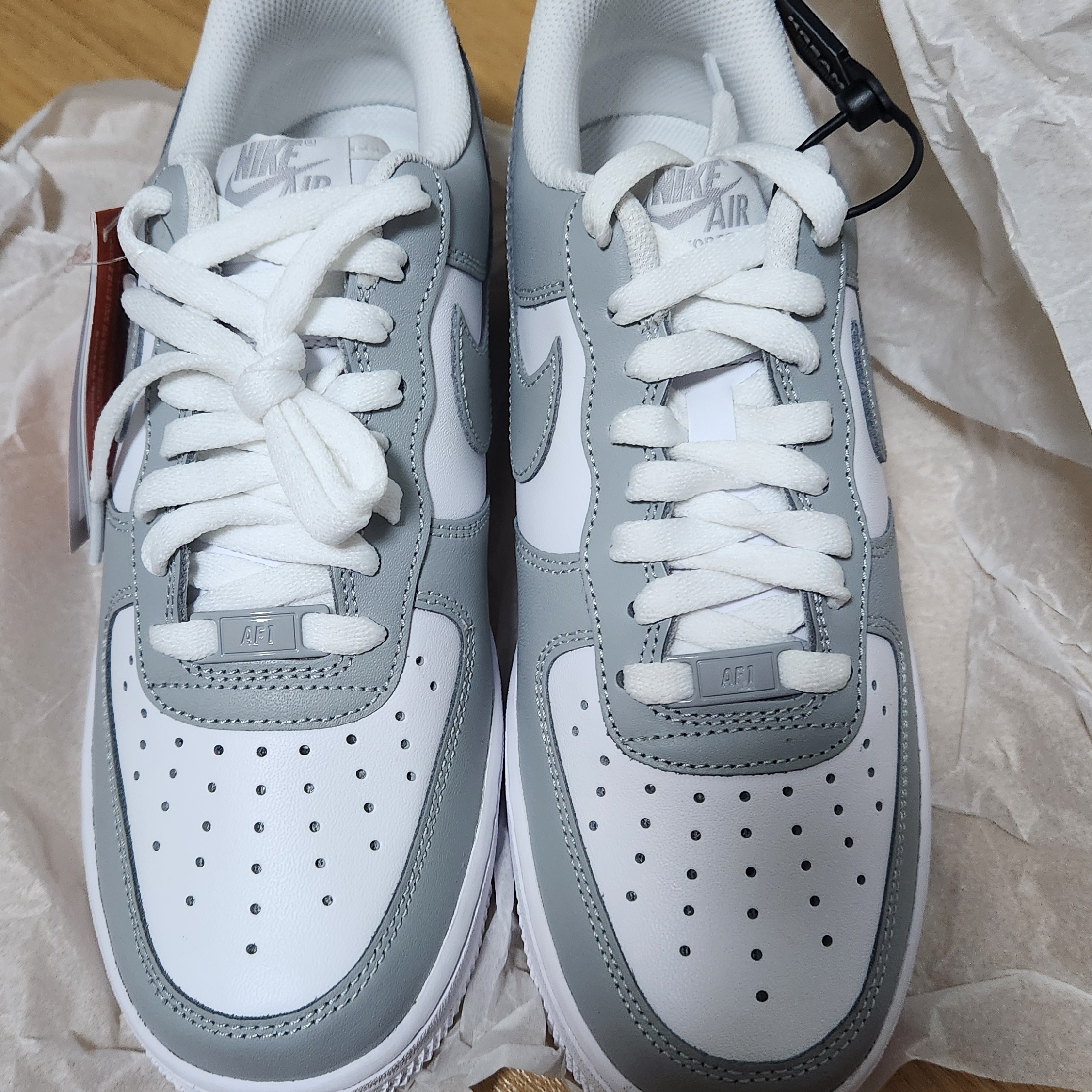 Nike Air Force 1 Low White Grey 착용 스타일