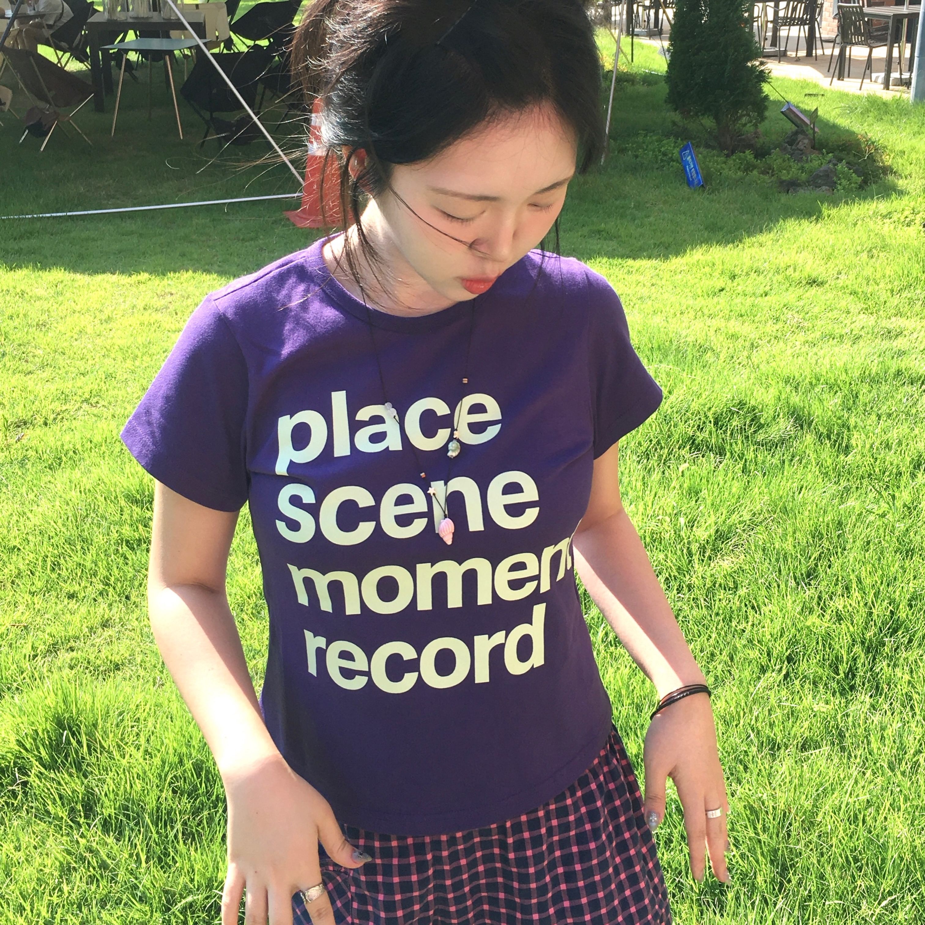 SLOW RECORD HOUSE Archive Typo T-Shirt Purple 착용 스타일 - 1