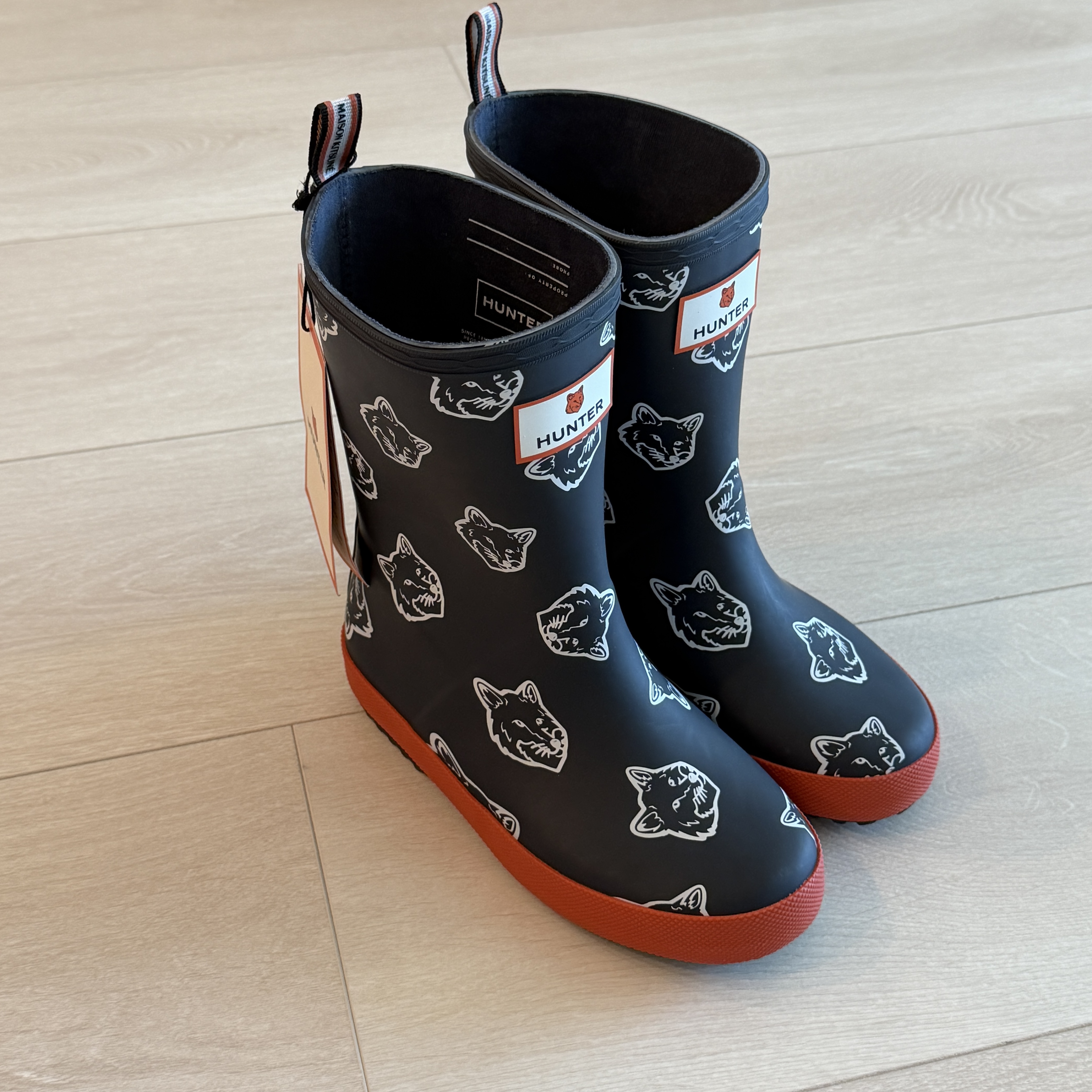 (Kids) Hunter x Maison Kitsune Fox Heads First Boots Night Sky Burnt Orange 착용 스타일