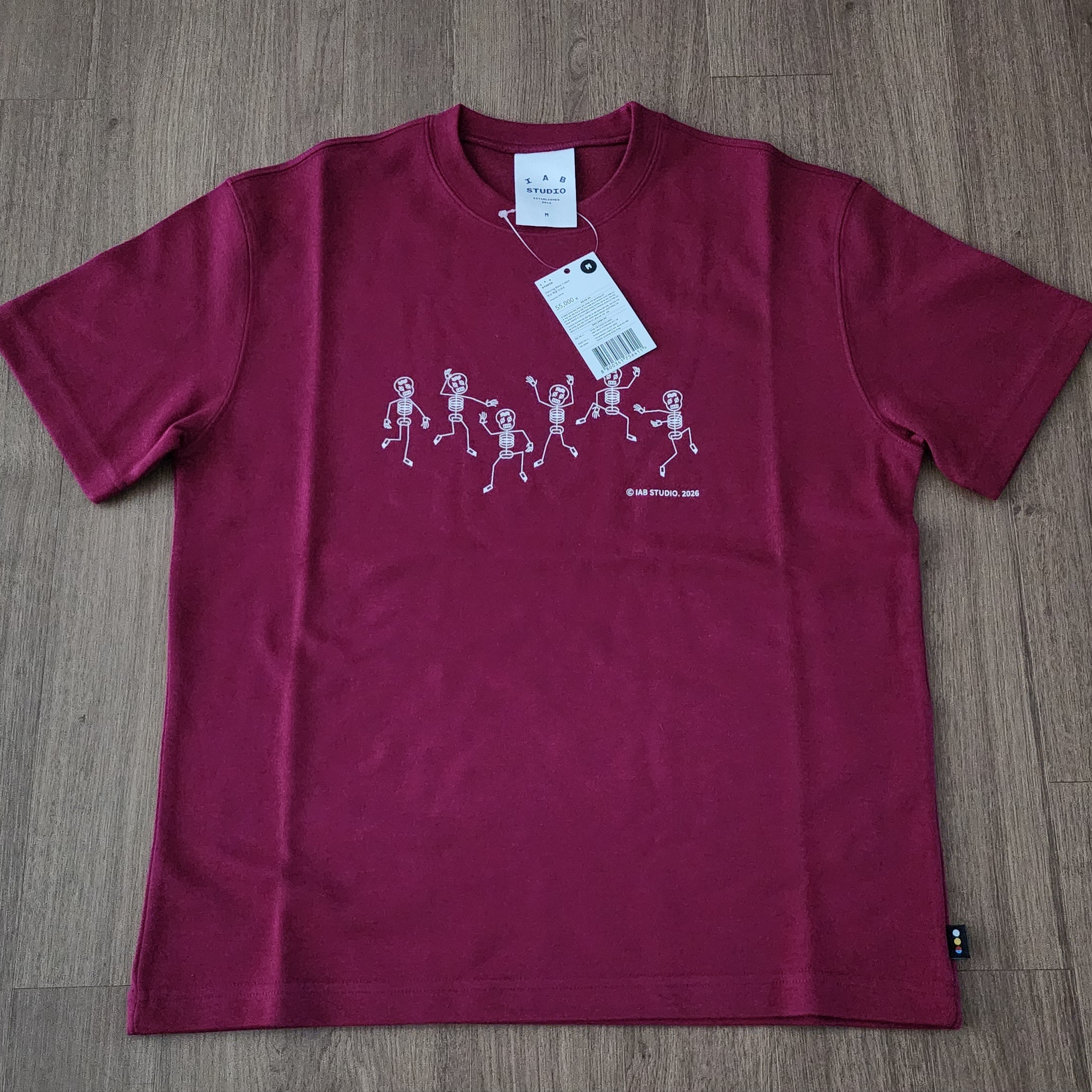 IAB Studio Dancing Bone T-Shirt Burgundy 착용 스타일 - 2