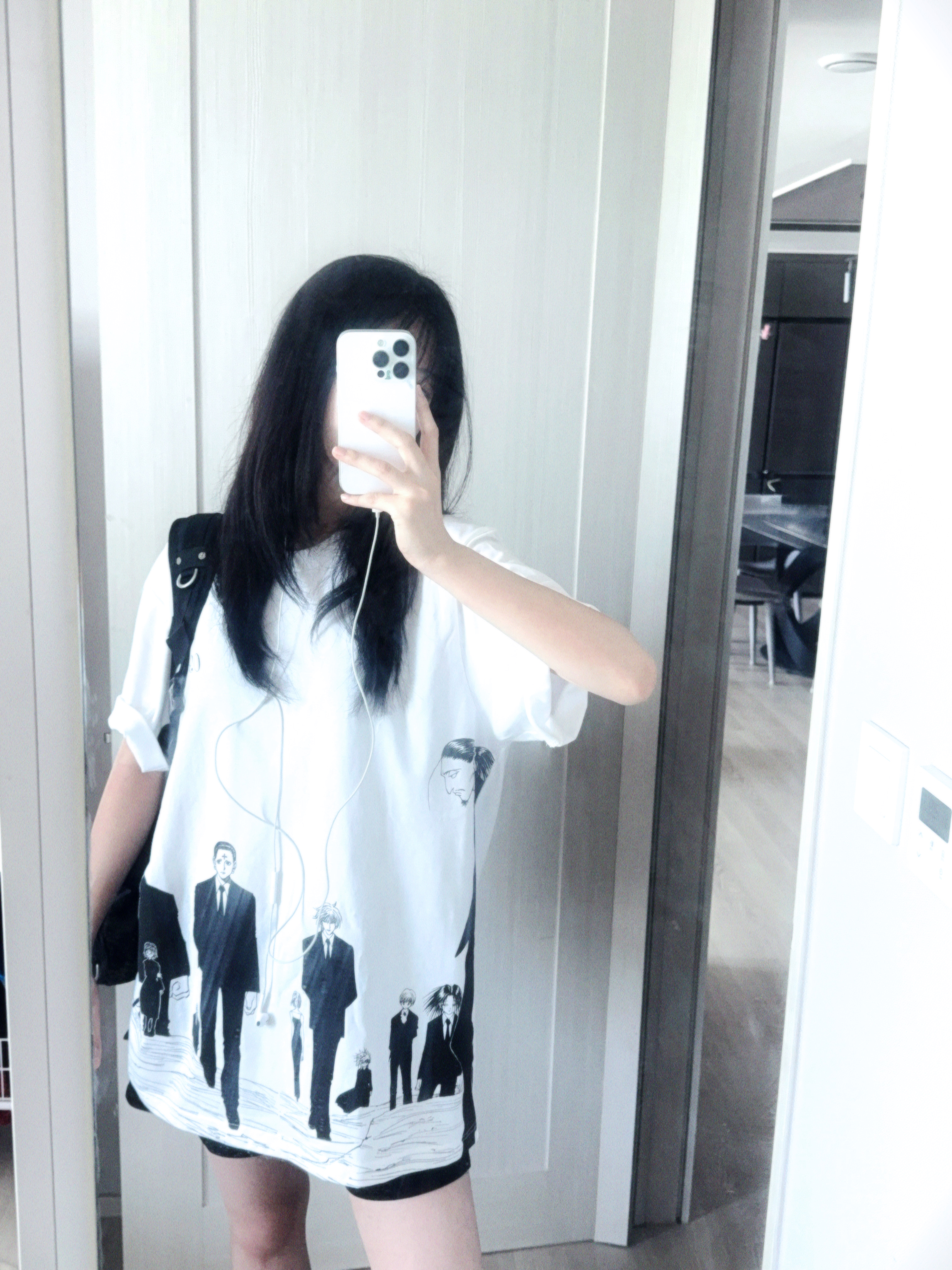 Uniqlo UT Shueisha 100th Anniversary Hunter x Hunter T-Shirt White, [KREAM 단독] ADSB Andersson Bell Unisex Technical Small Berlin Backpack Black 착용 스타일 - 1