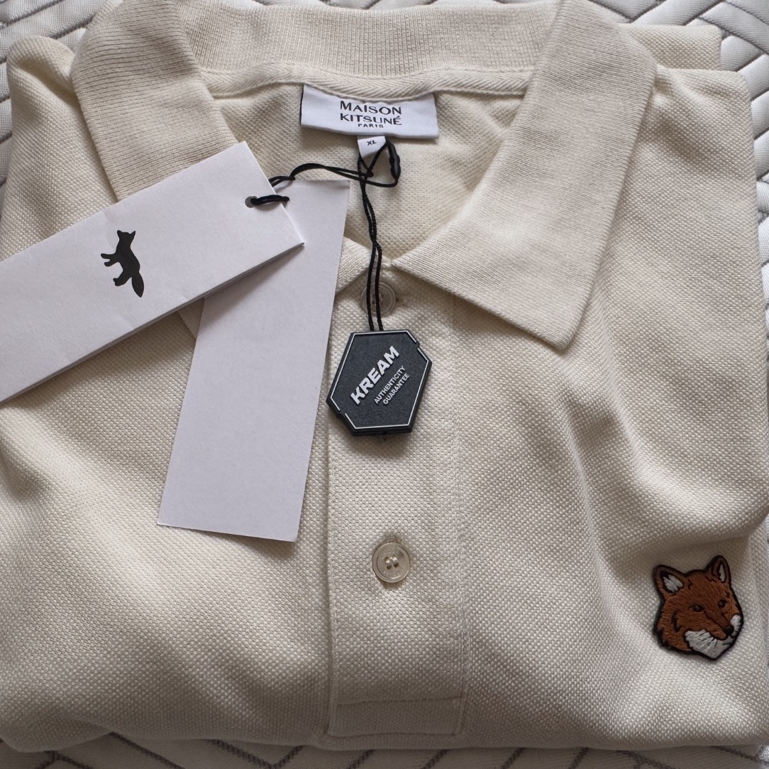 Maison Kitsune Fox Head Regular Polo Noble Beige 착용 스타일