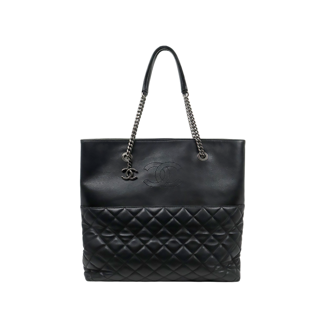 ITEHAC6LME4G Chanel Black Navy Quilted CC Charm Shoulder Bag A-A61671