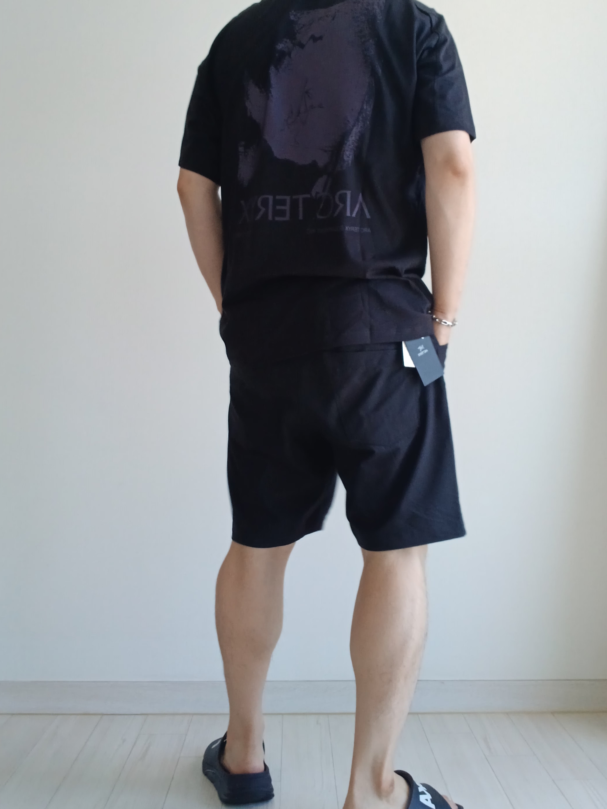 Arc'teryx Kragg SL Cotton Cacodaemon SS T-Shirt Black Moondrop, Arc'teryx Kragg Cotton Short 9 Inch Black 착용 스타일 - 3