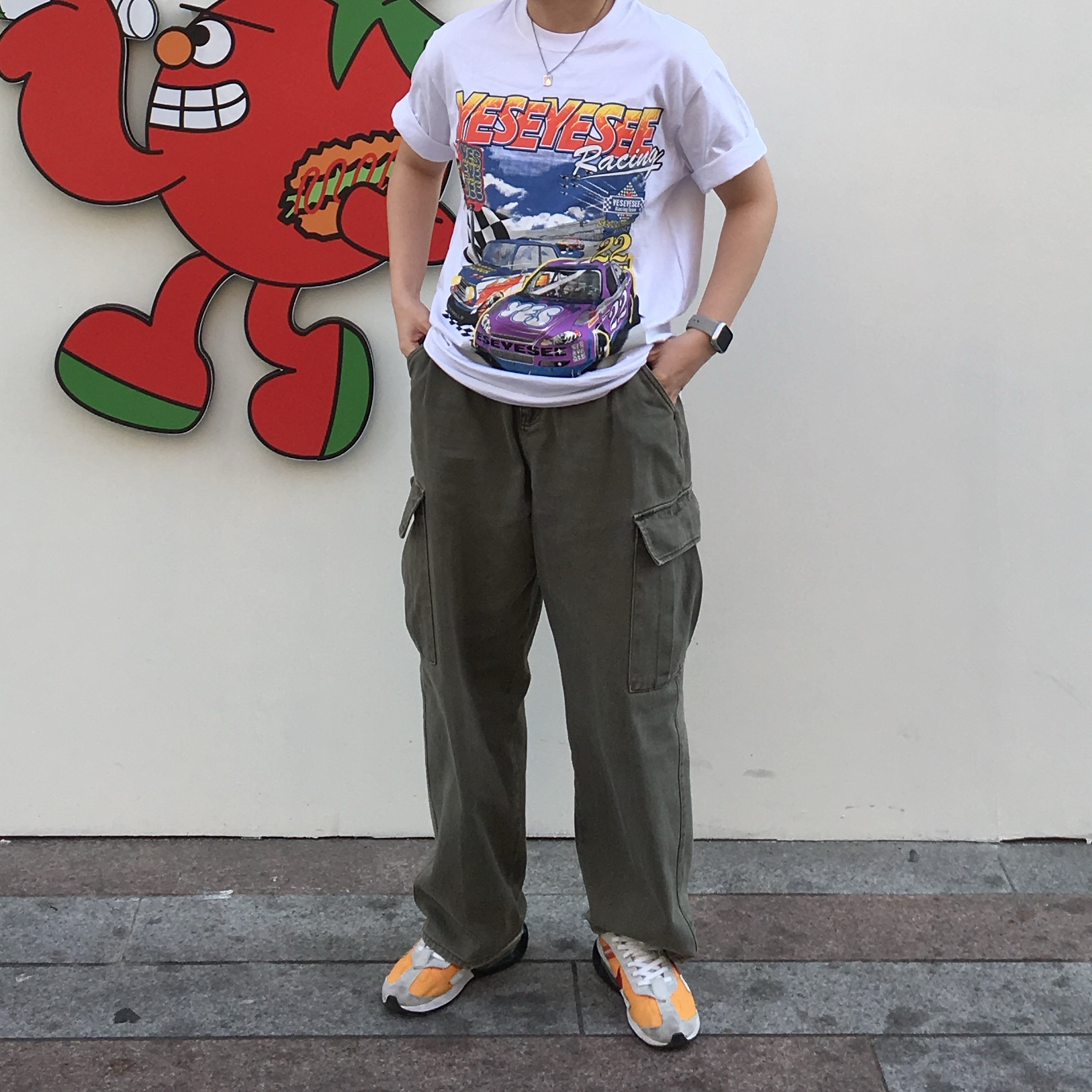 YESEYESEE Racing Tee White 착용 스타일