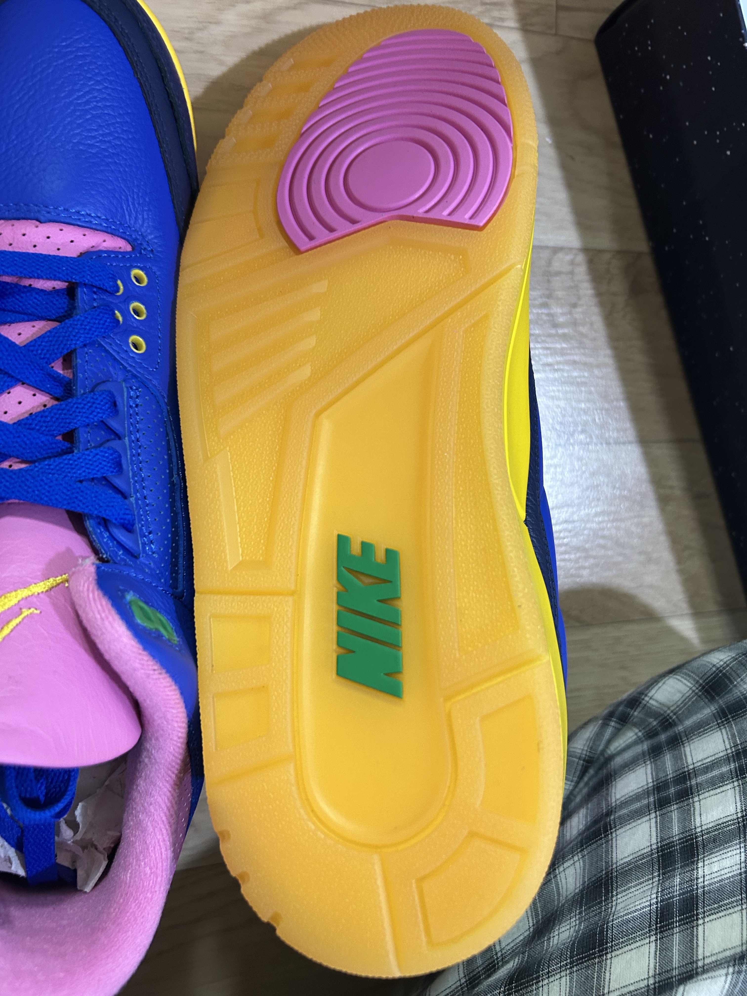 Jordan 3 Retro OG Brazil Racer Blue and Blue Void 착용 스타일
