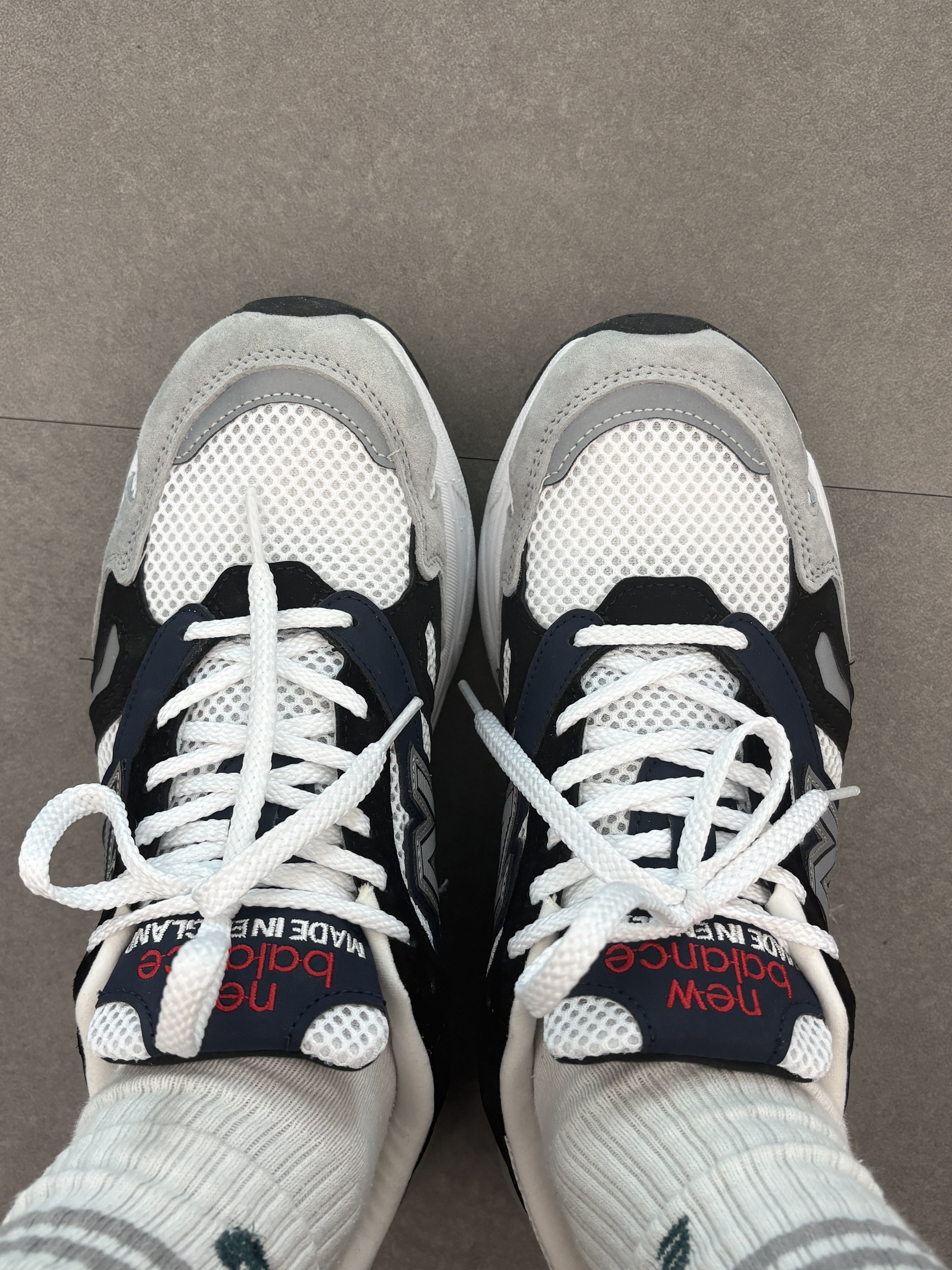New Balance 920 Made in UK Silver Navy 착용 스타일 - 2