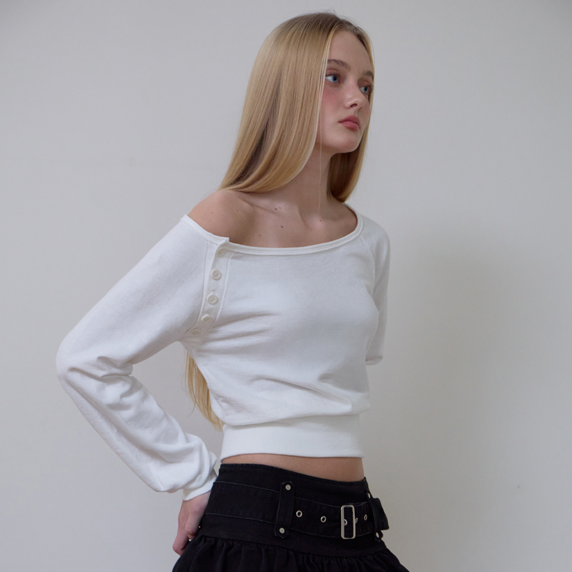 로제프란츠 오프숄더 버튼 스웨트셔츠 [아이보리](Rosefrantz Off-Shoulder Button Sweatshirt [Ivory]) - 5