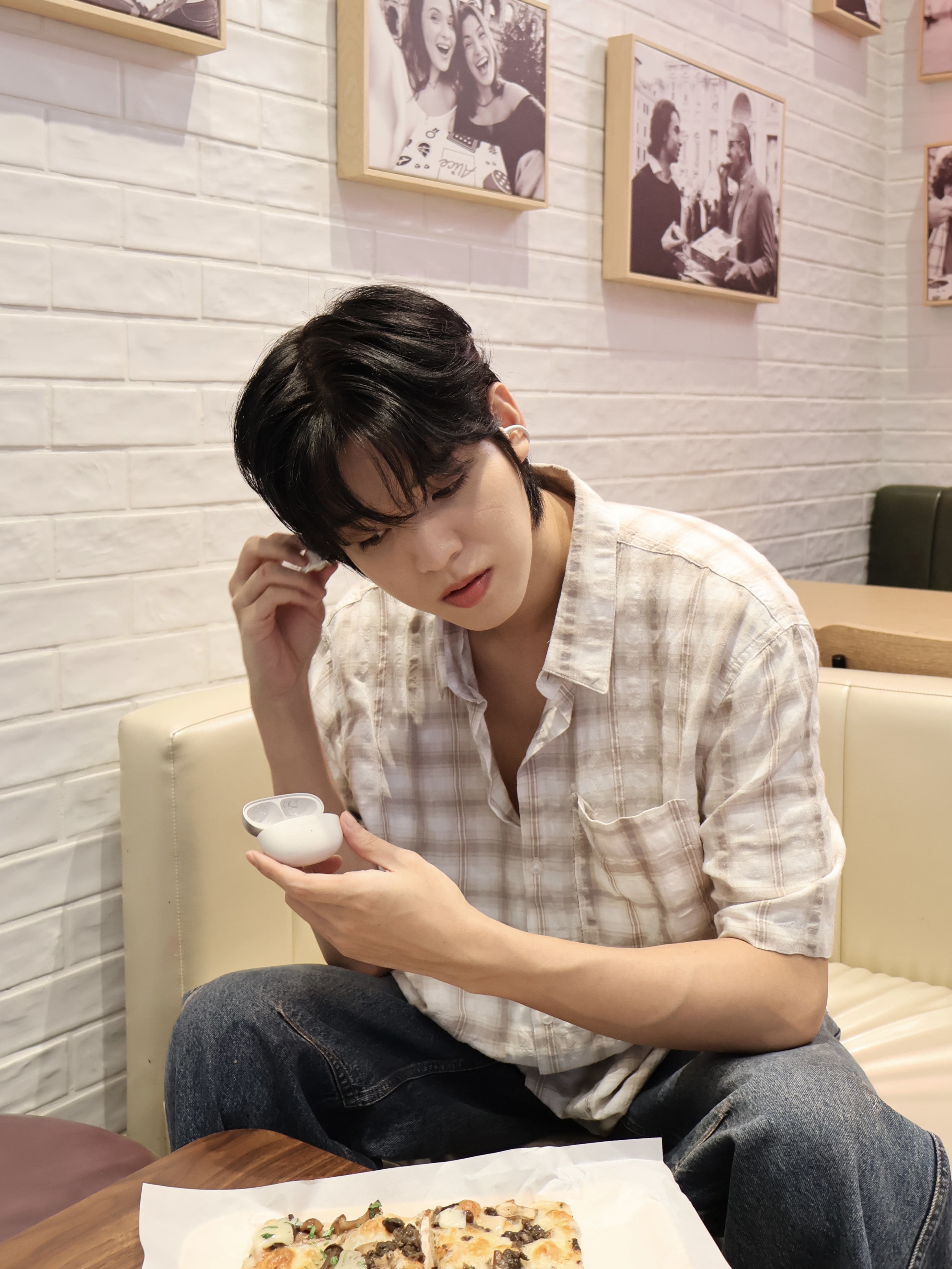 Edifier Comfo Bass Open-Ear Bluetooth Earbuds - Silver 착용 스타일 - 5