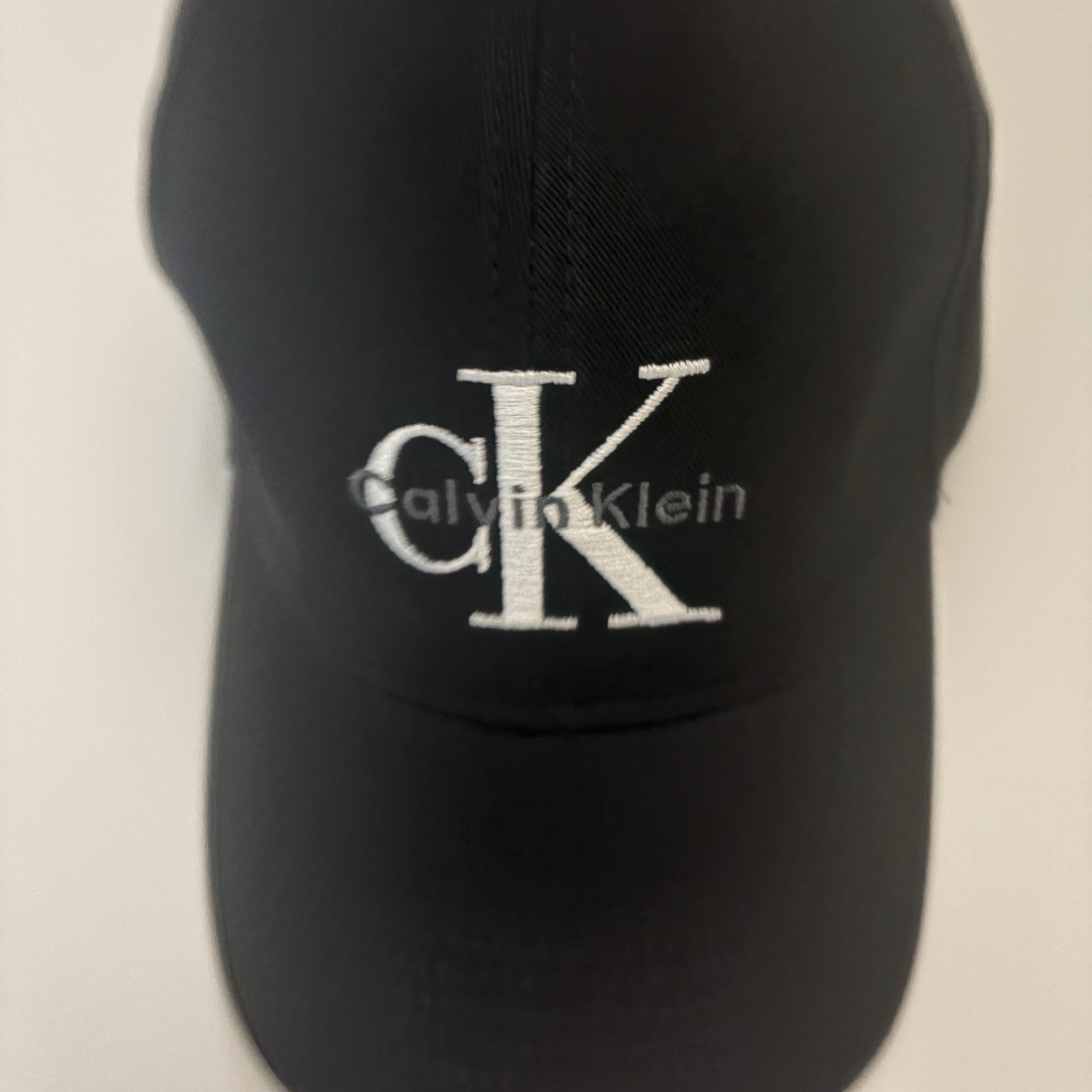 Calvin Klein CKJ Monogram Embroidery Ball Cap Black 착용 스타일