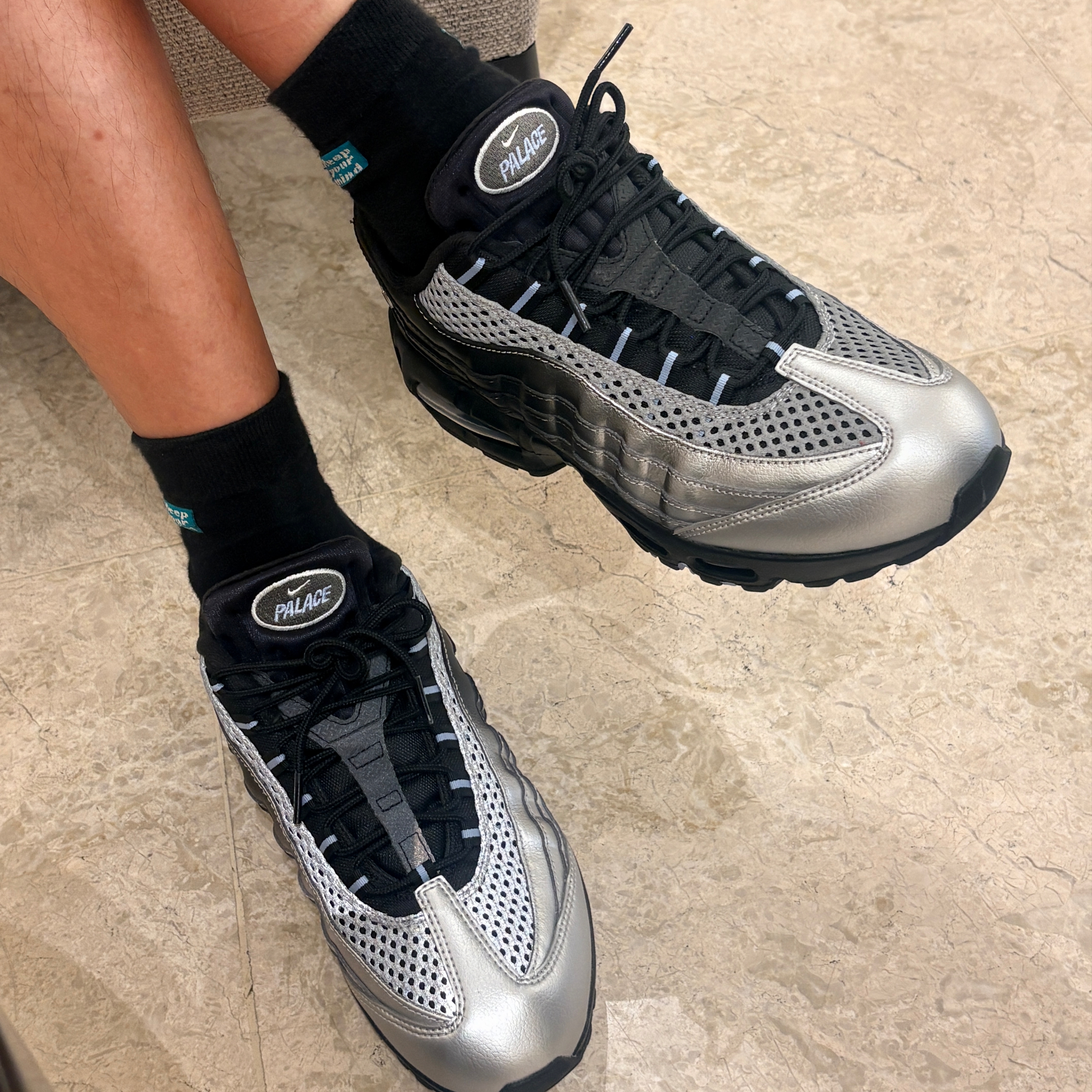 Nike x Palace Air Max 95 Metallic Silver Aluminum 착용 스타일