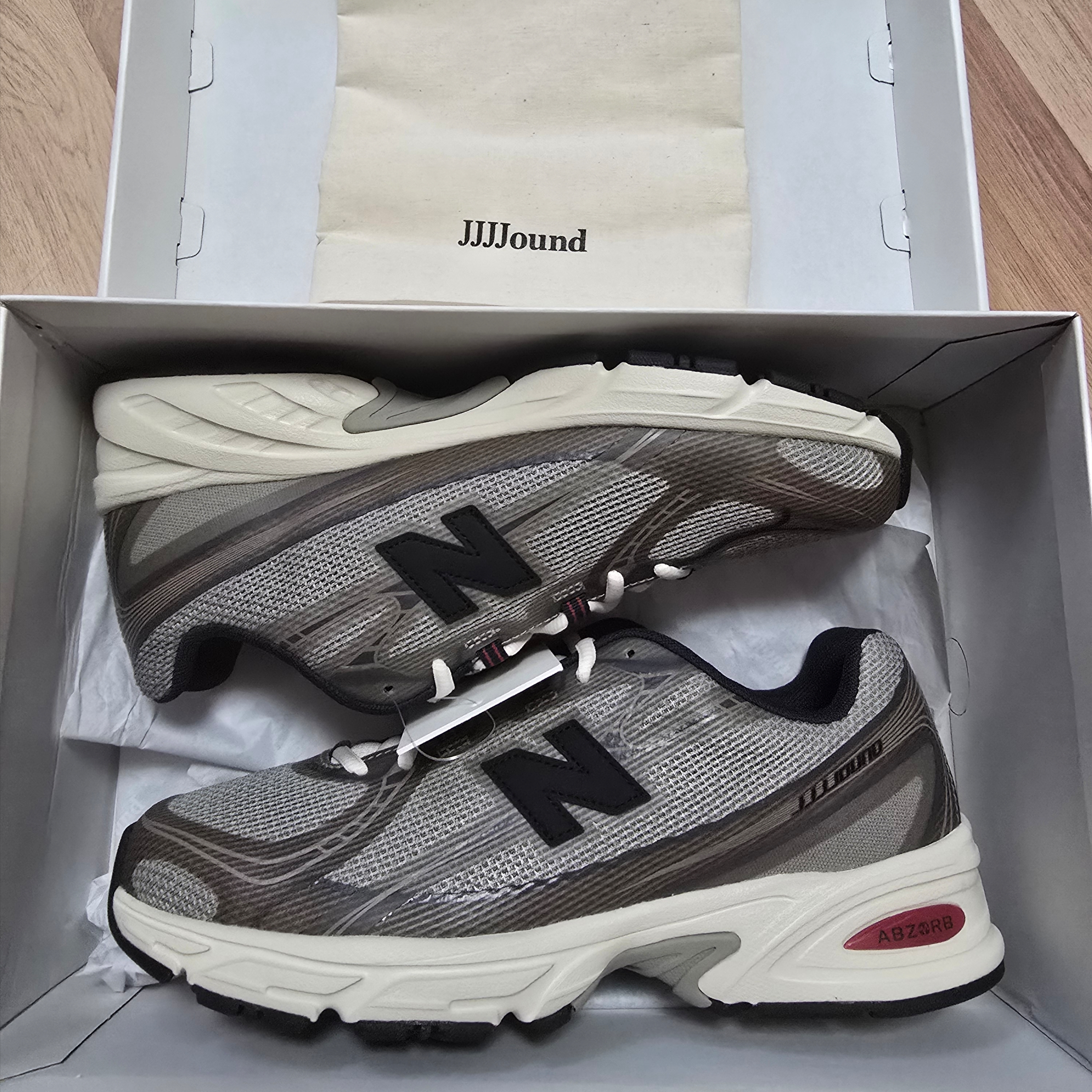 New Balance x JJJJound 740 Paper White Stoneware 착용 스타일 - 6