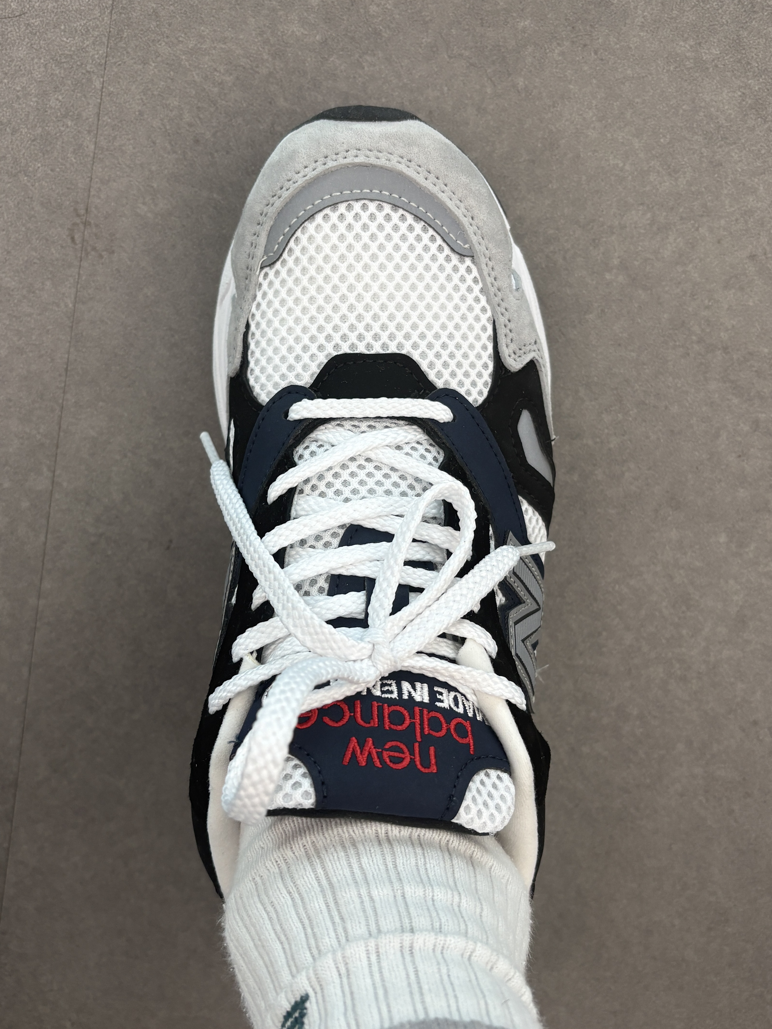 New Balance 920 Made in UK Silver Navy 착용 스타일 - 1