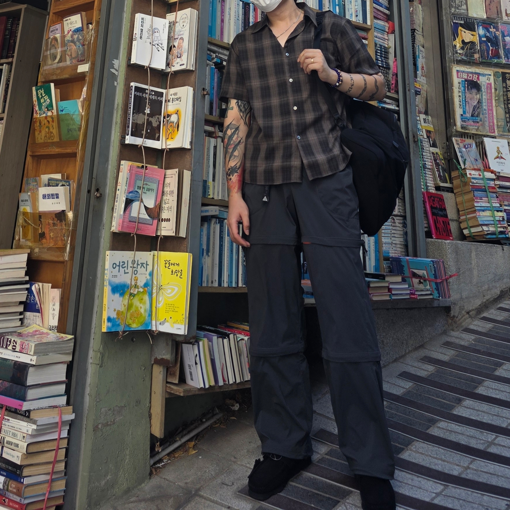 Clarks x Needles Wallabee Strap Lo Black Suede, The North Face Purple Label Field Day Pack Black 착용 스타일