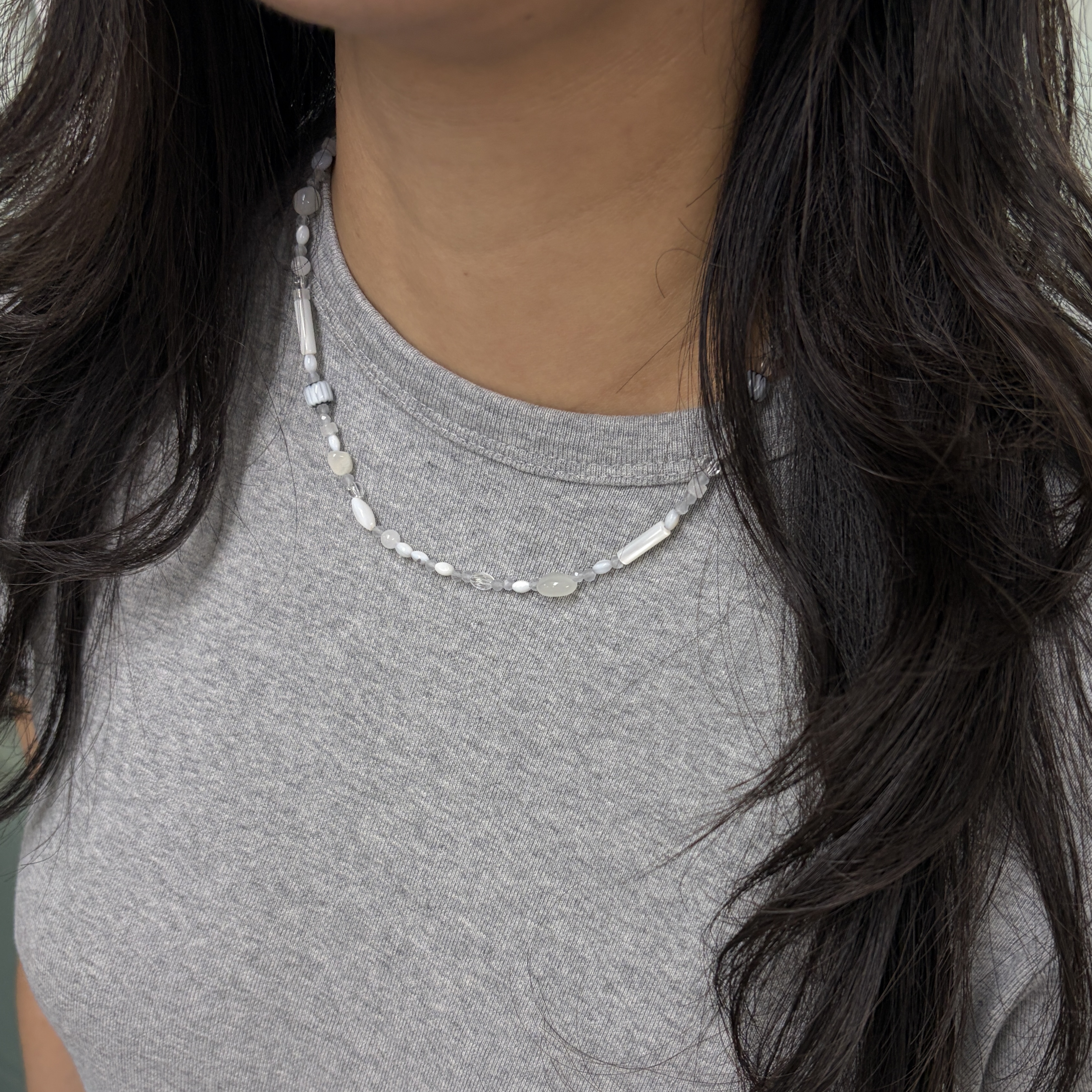 Riomeu Gray Pearl Necklace 착용 스타일