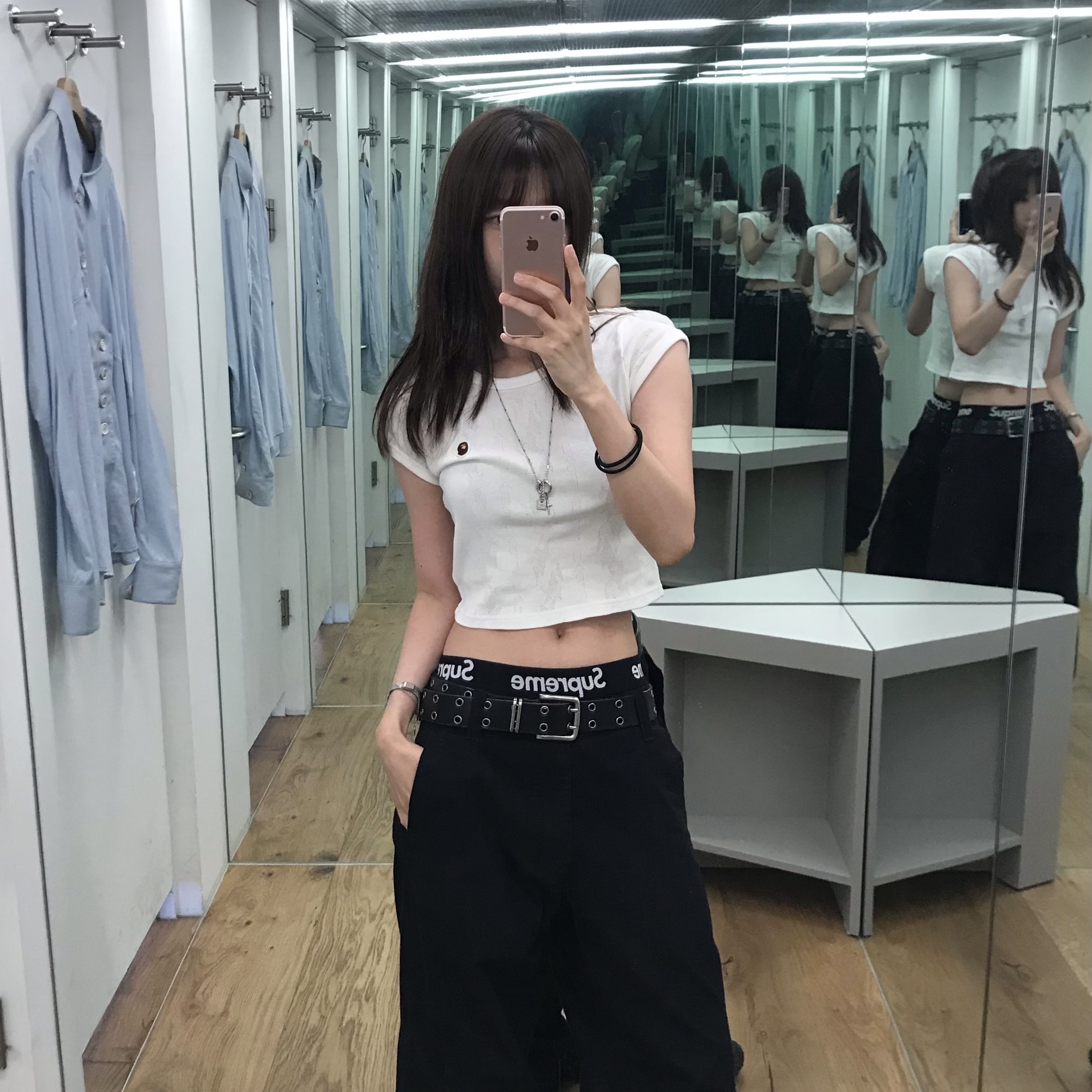 (W) BAPE Sta Pattern Jacquard Ape Head One Point Cropped T-Shirt Ivory 착용 스타일 - 3