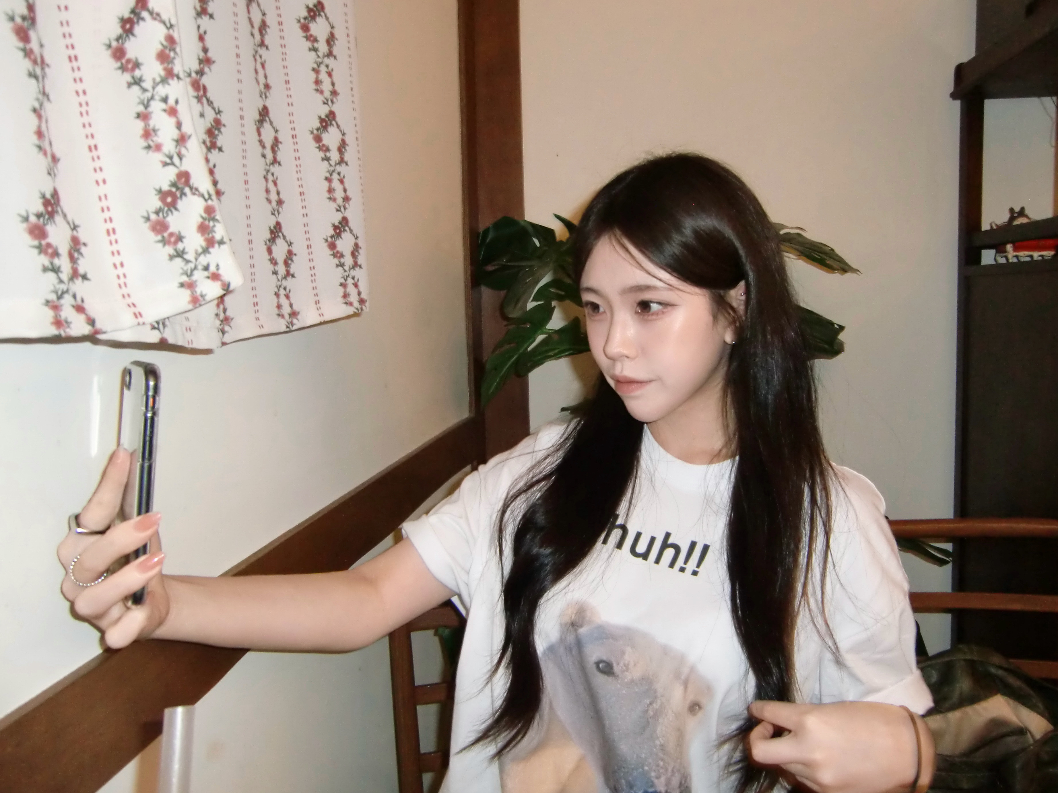 Suade Huh Tee White 착용 스타일 - 1