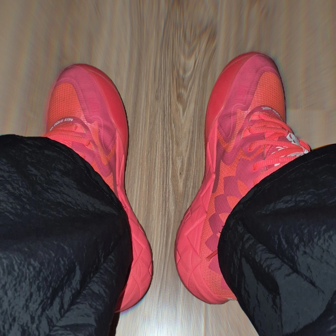 Puma MB.01 Breast Cancer Awareness Pink Alert 착용 스타일